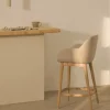 Kave Home Barstoel Konna Beige met Essenhouten Poten Licht 65cm