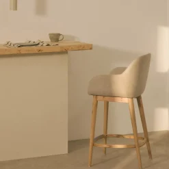 Kave Home Barstoel Konna Beige met Essenhouten Poten Licht 65cm
