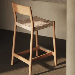 Kave Home Barstoel Yalia Eikenhout Naturel Met Rugleuning 65cm