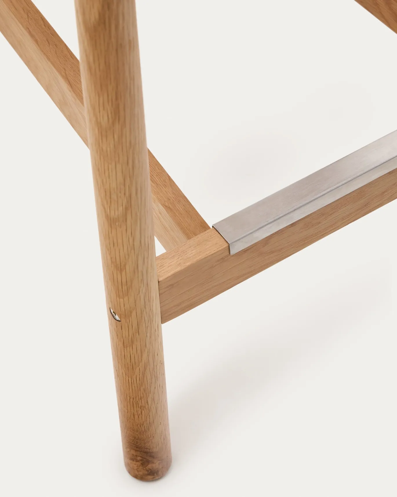 Kave Home Barstoel Yalia Eikenhout Naturel Met Rugleuning 65cm