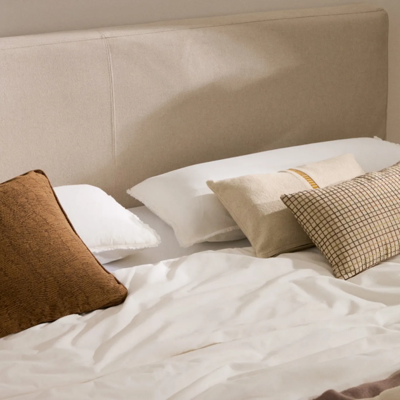 Kave Home Bed Blok Beige 180x200cm
