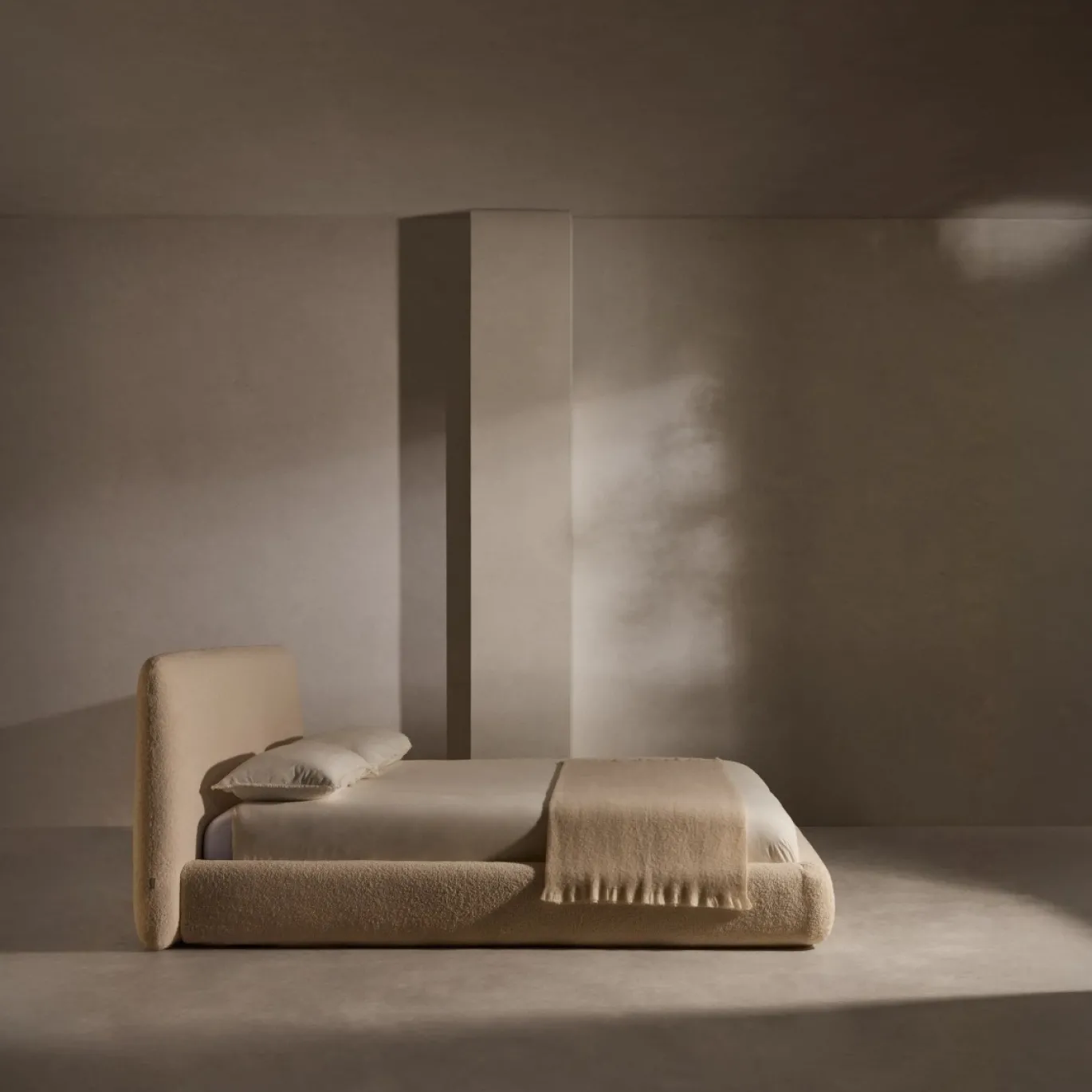Kave Home Bedframe Martina Off White Bouclé 160x200cm