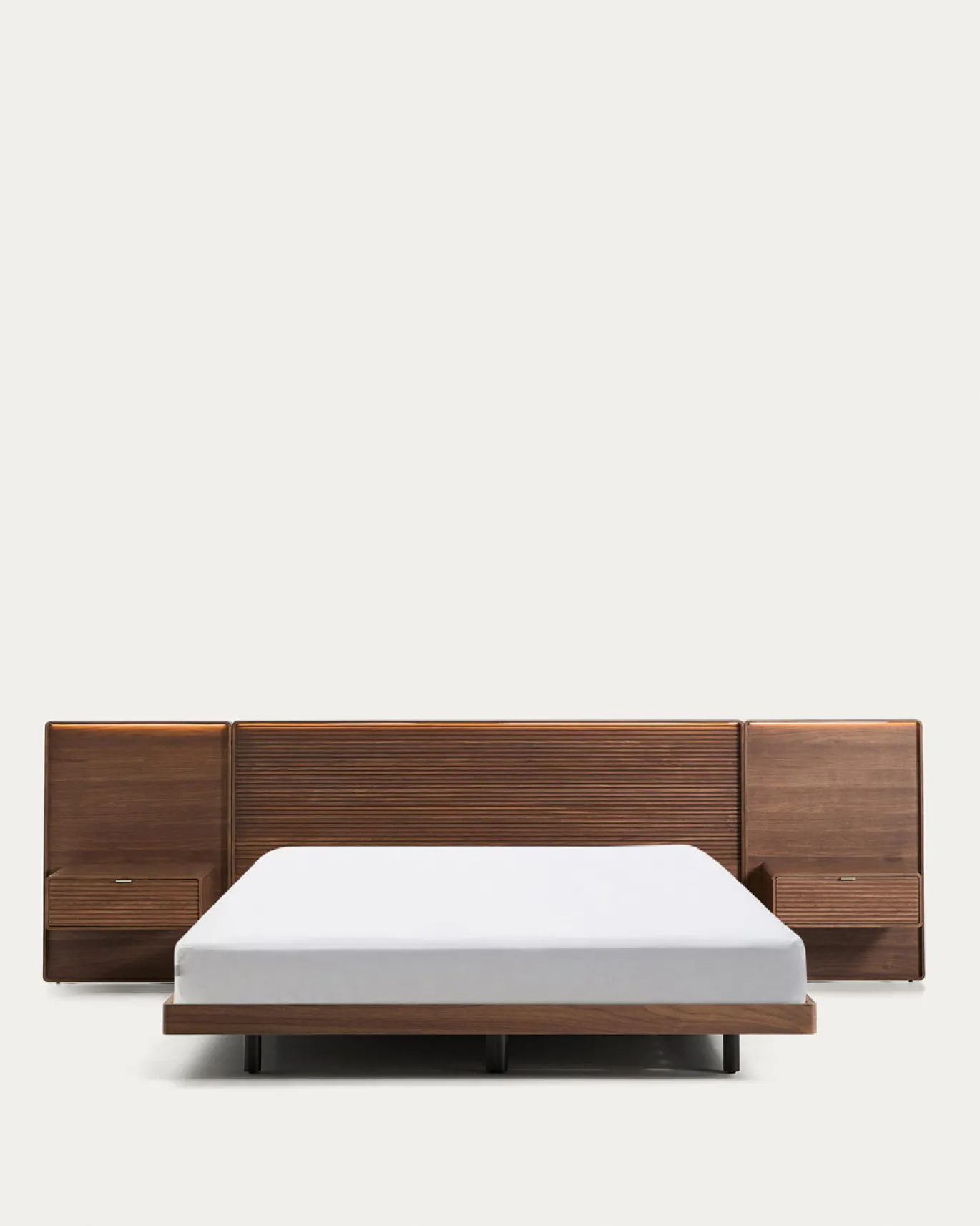 Kave Home Bed Norlen met 2 Nachtkastjes Walnootfineer Bruin en Led-licht voor Matras 180x200cm