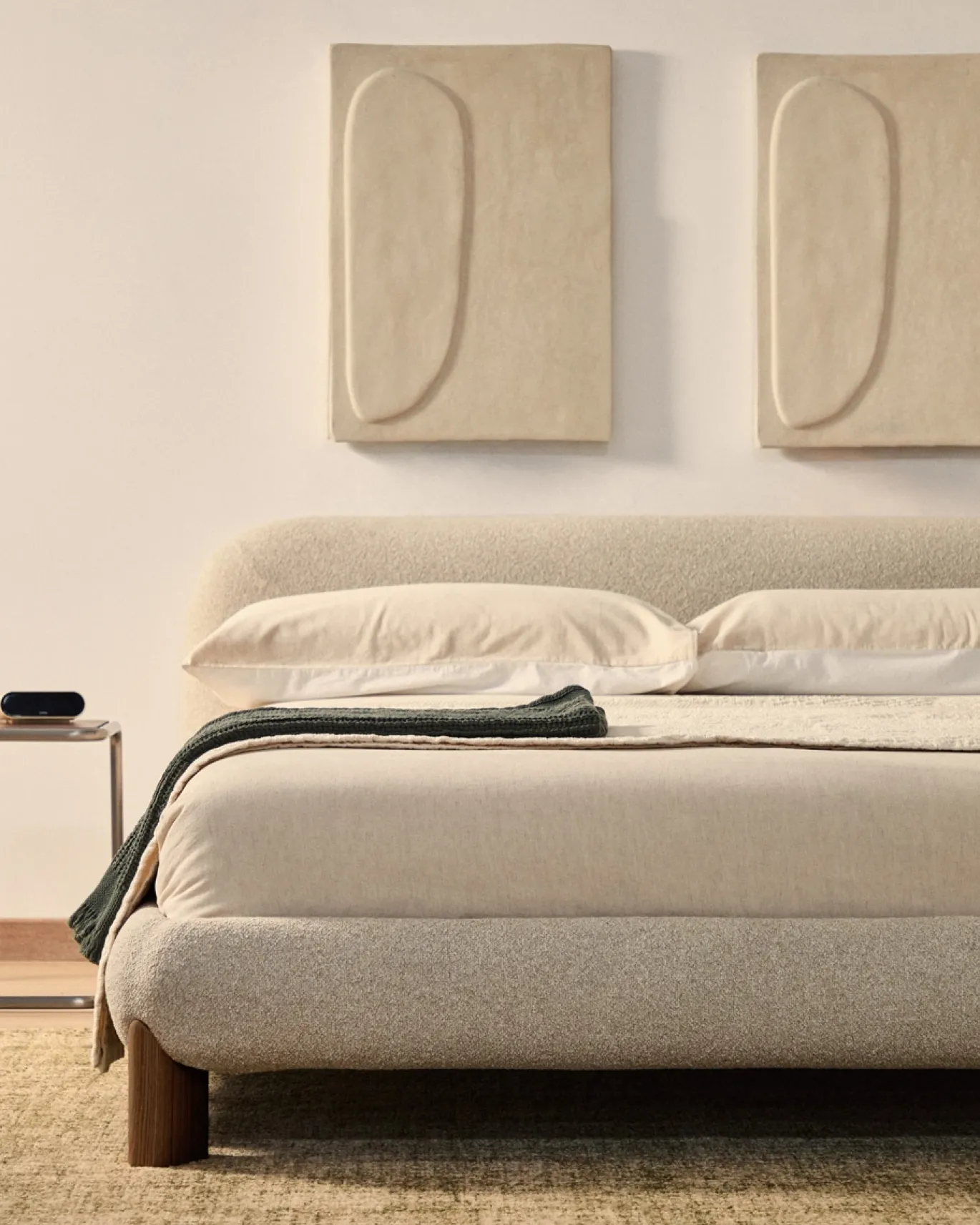 Kave Home Bed Odina Ecru Bouclé Afneembare Hoes Beige Essenhout voor Matras 160x200cm