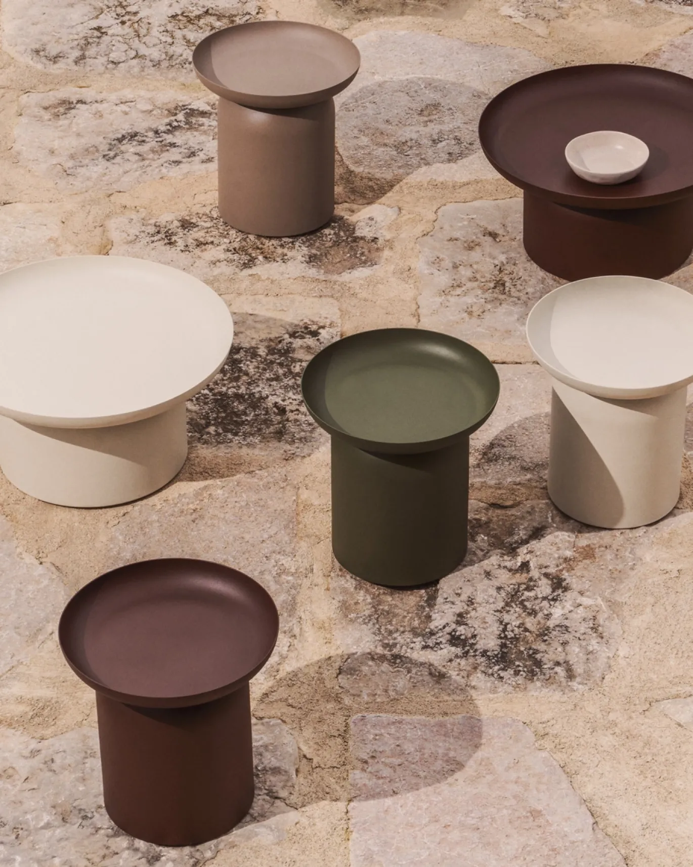 Kave Home Bijzettafel Arcola Aluminium Taupe Ø45cm