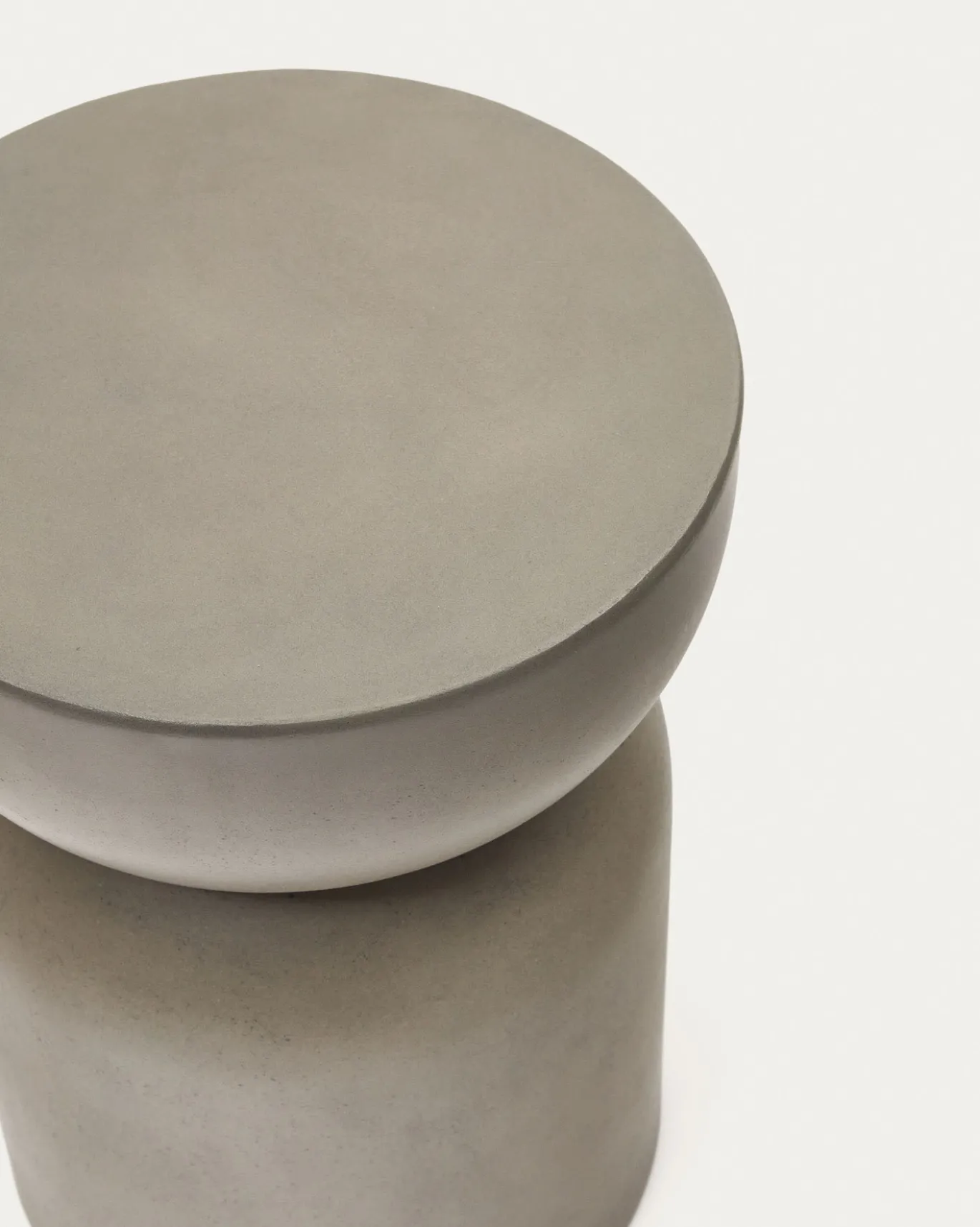 Kave Home Bijzettafel Garbet Rond Cement Ø32cm