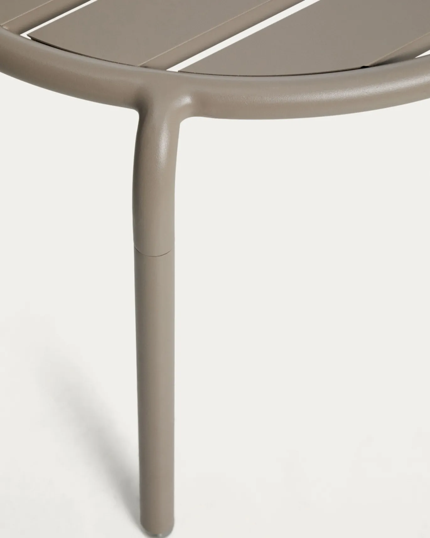 Kave Home Bijzettafel Joncols Outdoor Aluminium Taupe Ø60cm