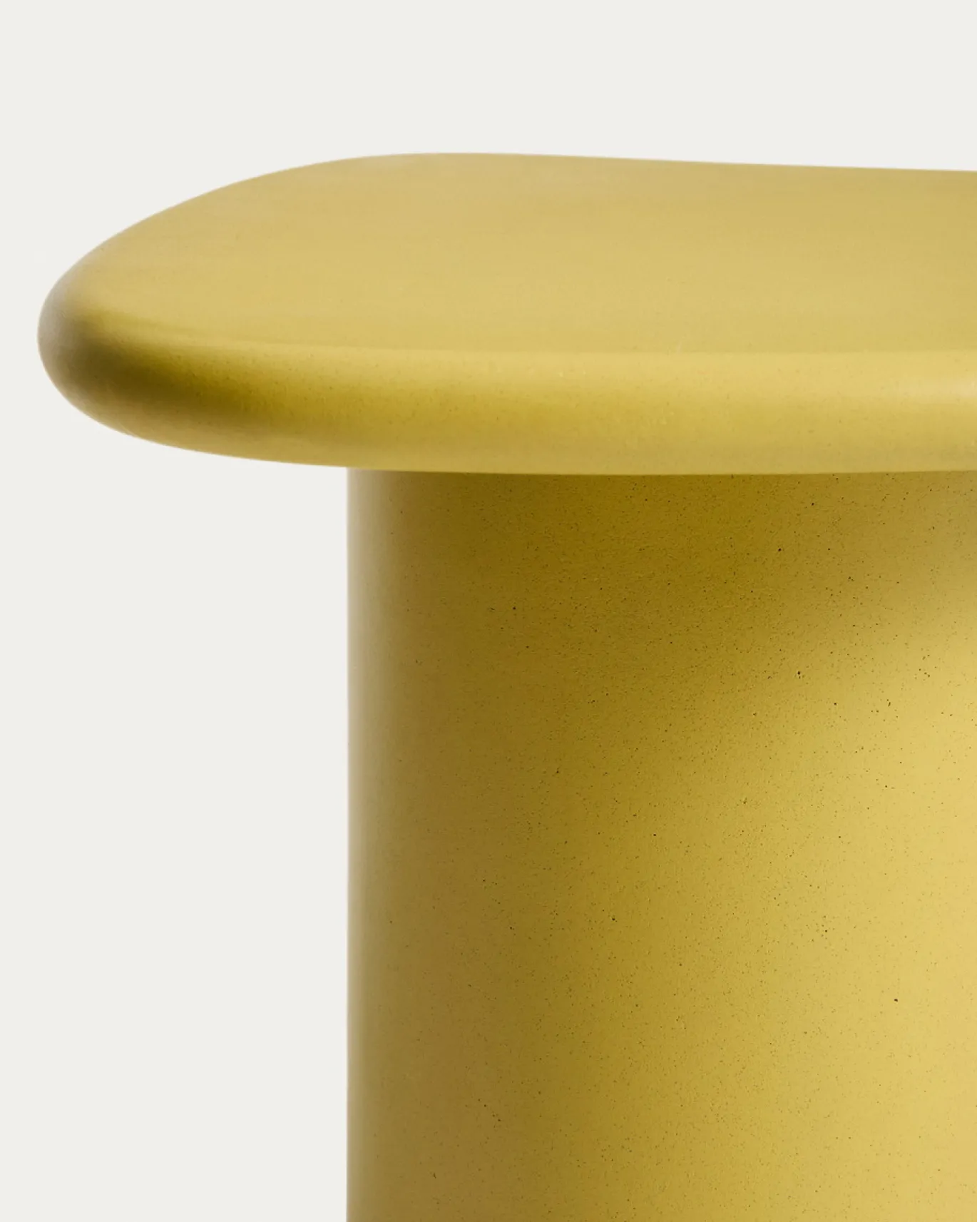 Kave Home Bijzettafel Macarella Cement Geel 48x47cm