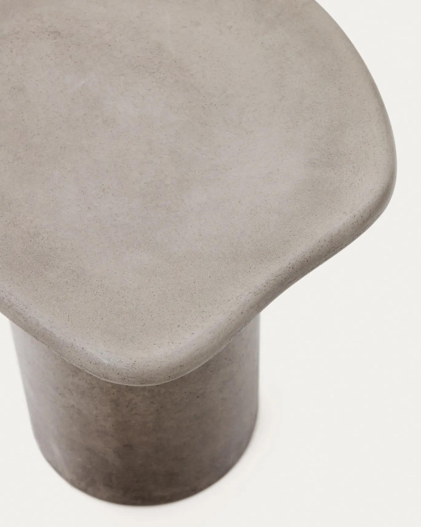 Kave Home Bijzettafel Macarella Grijs Cement 48x47cm