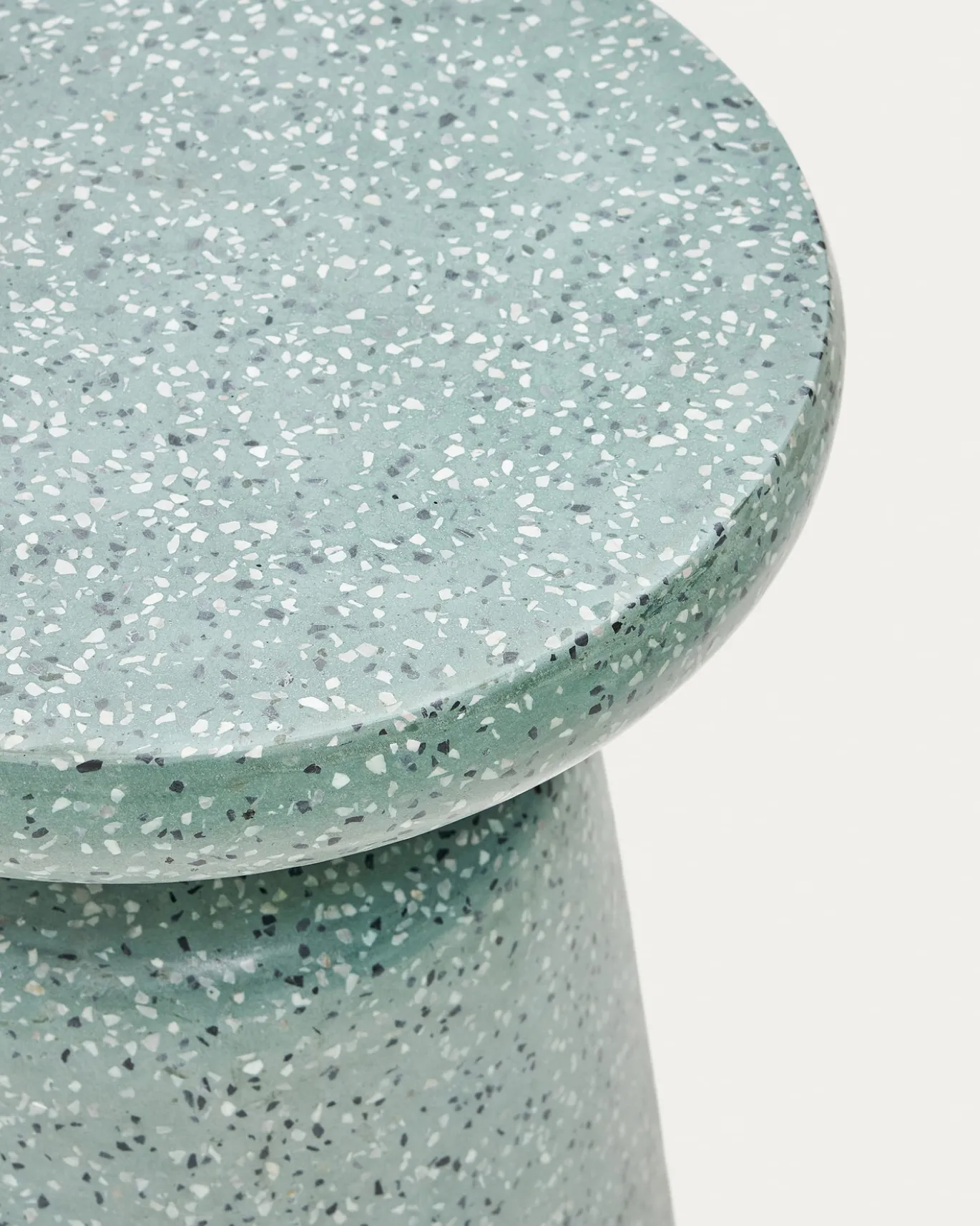 Kave Home Bijzettafel Mesquida Outdoor Groen Terrazzo Ø39cm