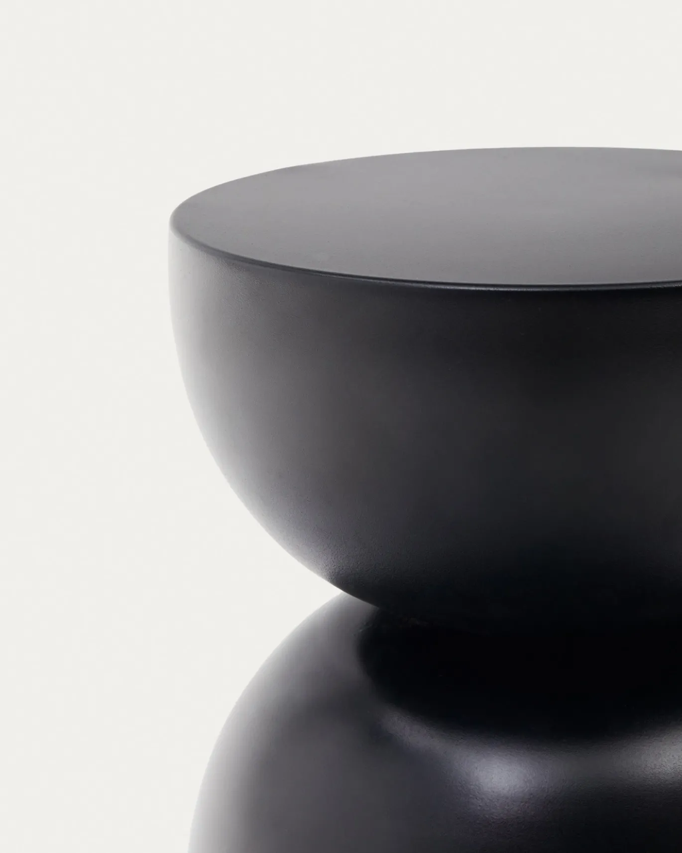 Kave Home Bijzettafel Rachell Zwart Ø30cm.