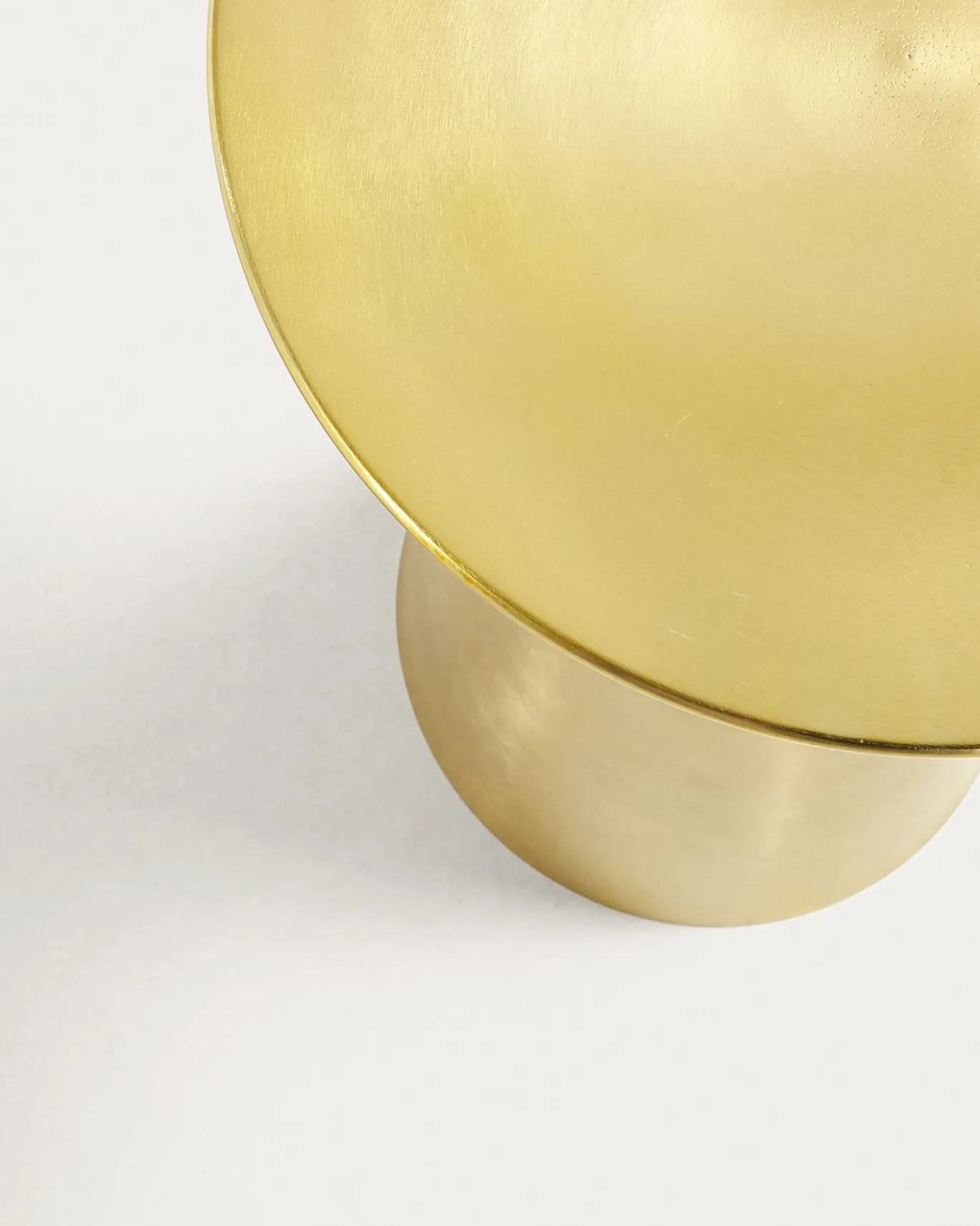 Kave Home Bijzettafel Rhet Goud Ø39cm
