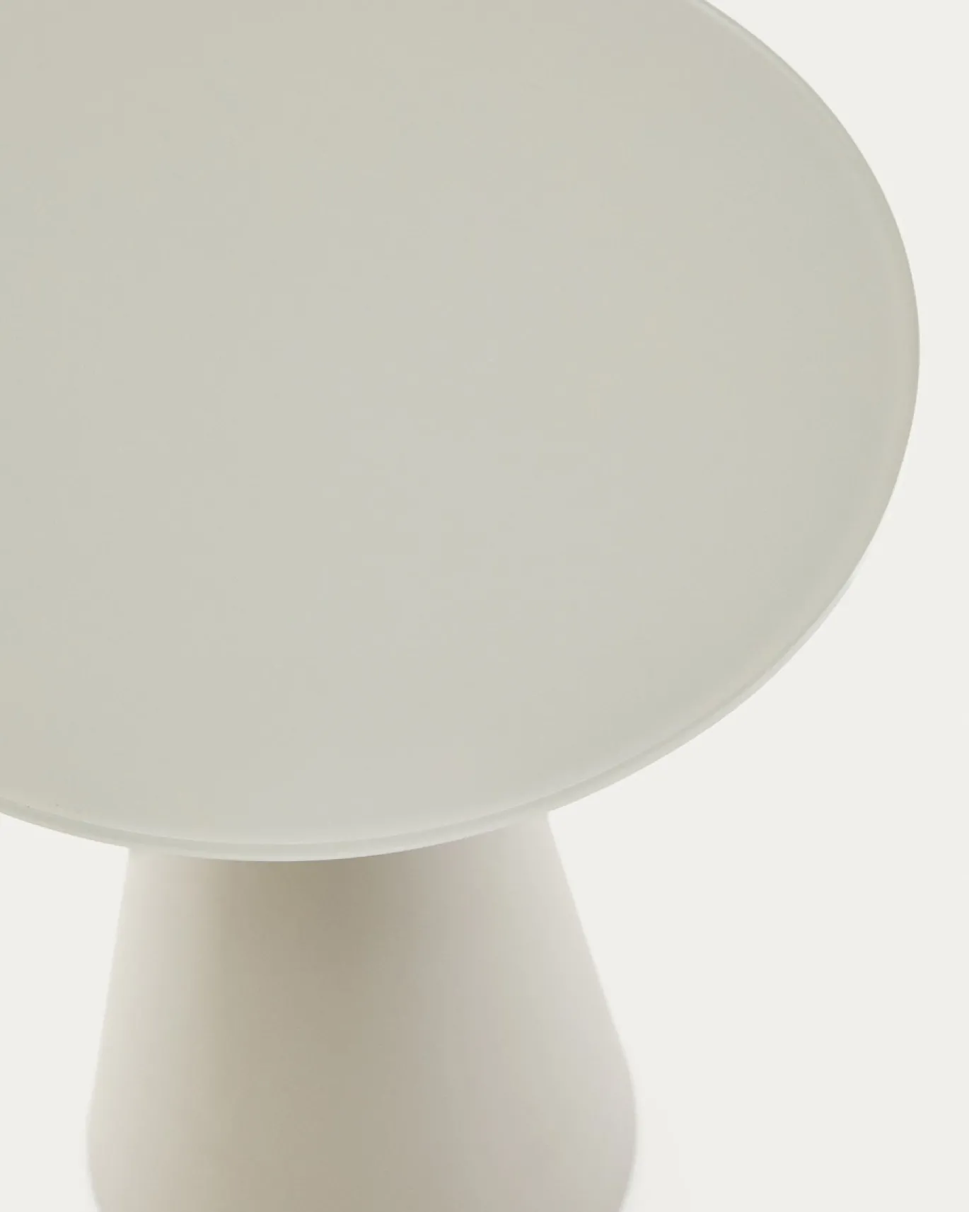 Kave Home Bijzettafel Wilshire Mat Gehard Glas en Mat Grijs Gelakt Staal Ø35cm