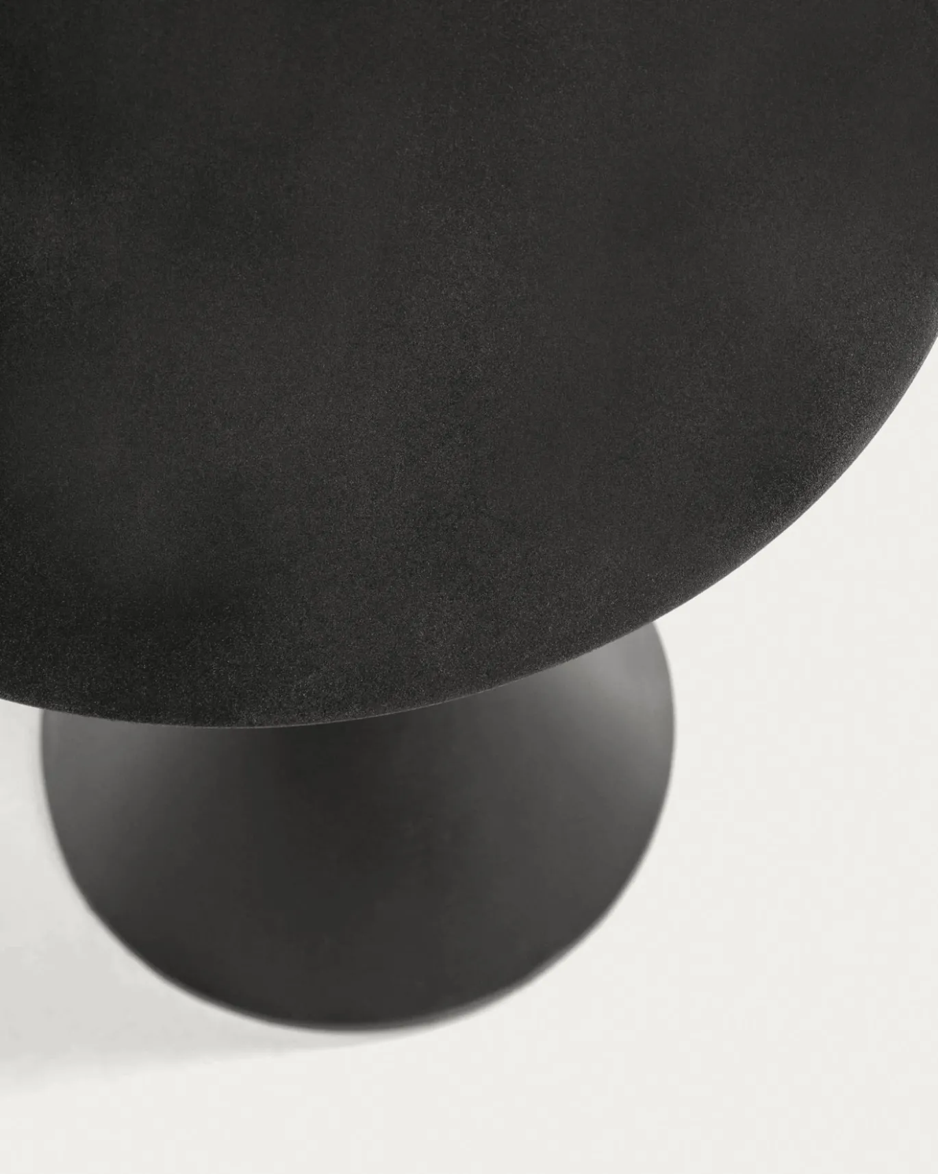 Kave Home Bijzettafel Yinan Ø48cm Zwart