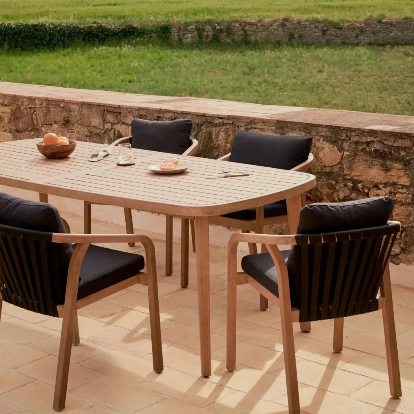 Kave Home Buitentafel Maset Massief Eucalyptushout 220x100cm
