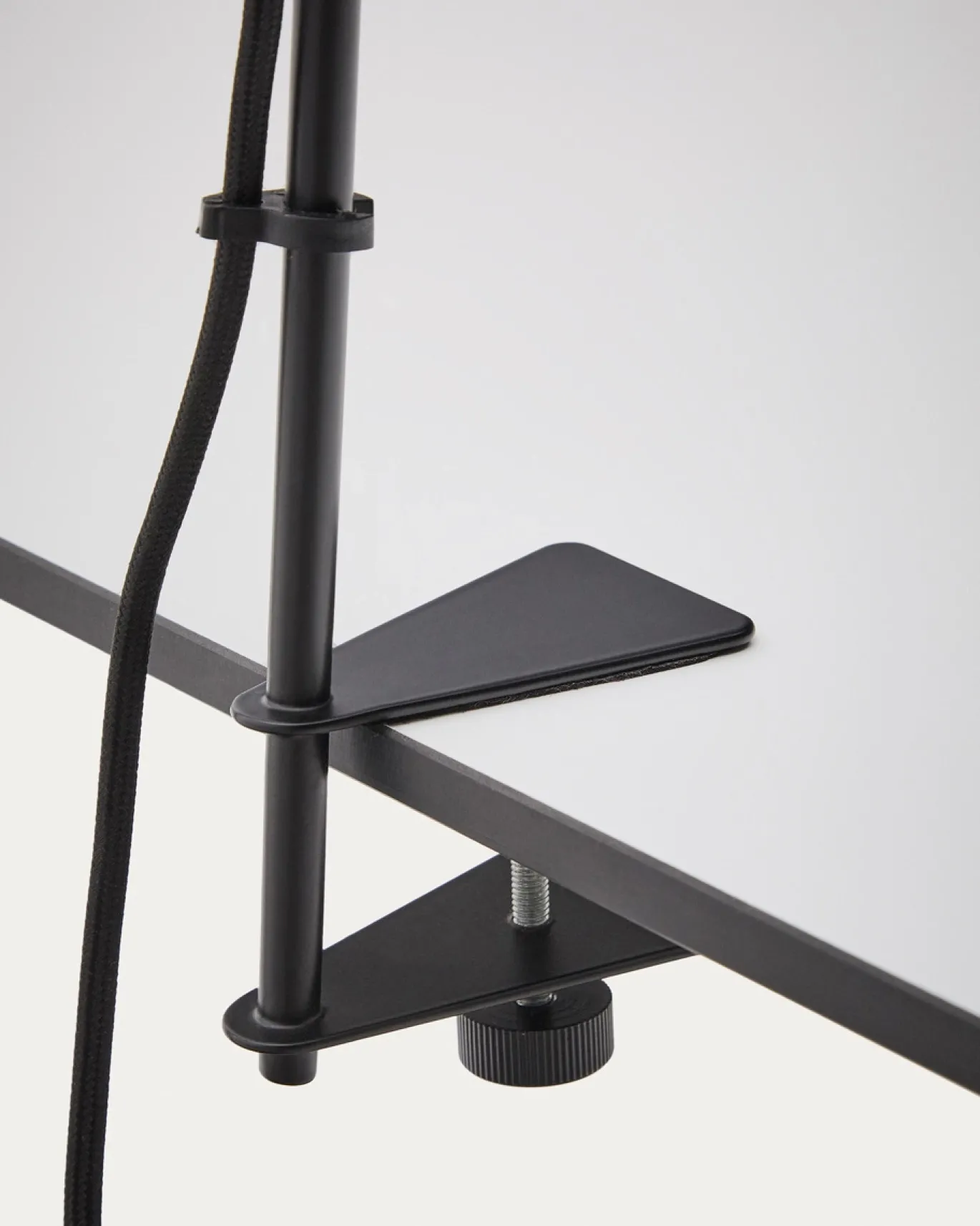 Kave Home Bureaulamp Jula Zwart met Klem