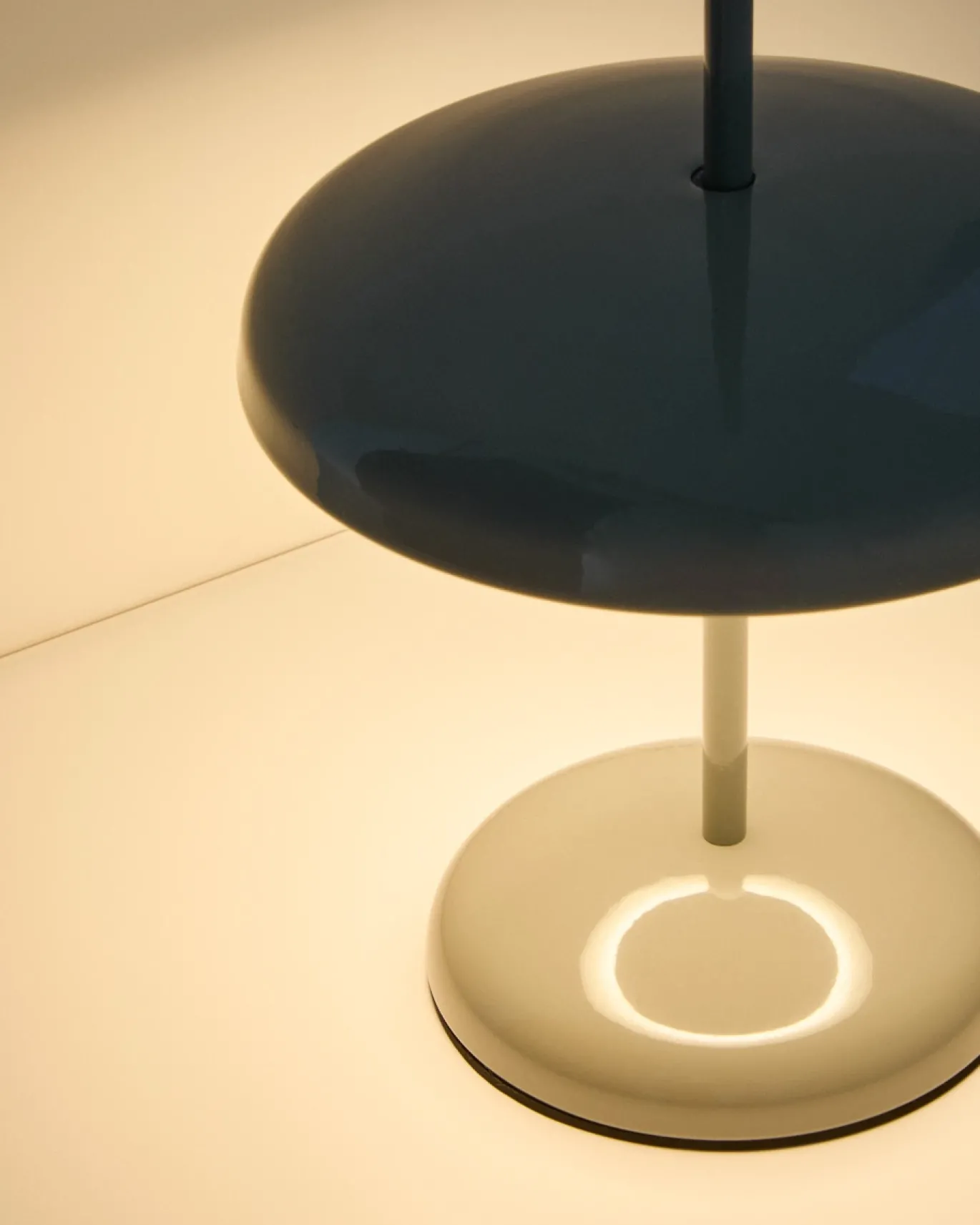 Kave Home Draagbare Tafellamp Porte Lichtgroen Metaal