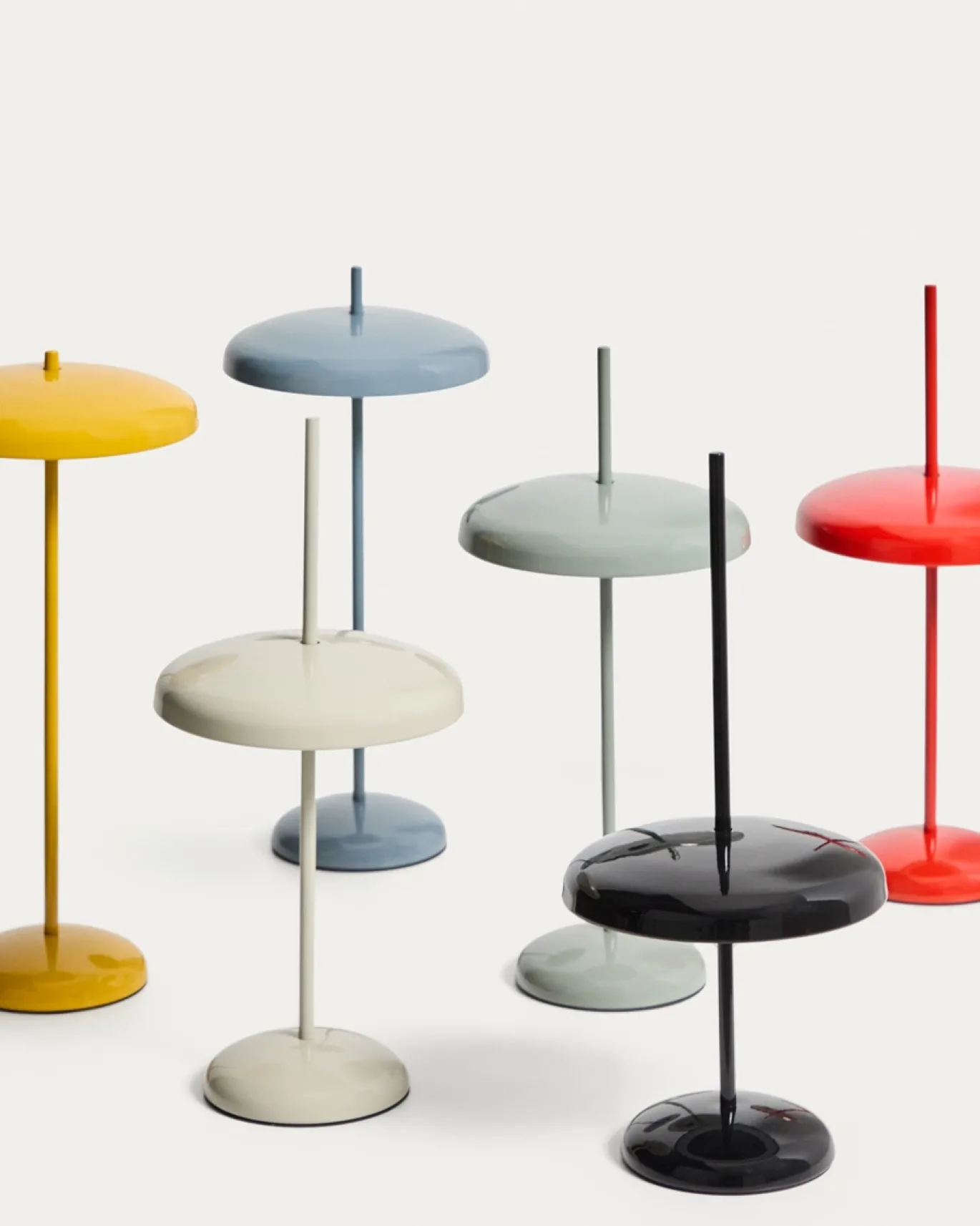 Kave Home Draagbare Tafellamp Porte Lichtgroen Metaal