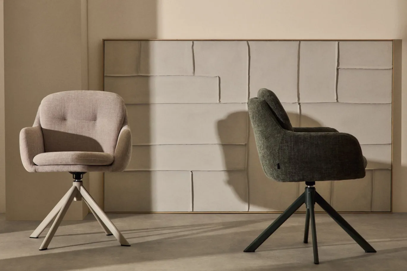 Kave Home Draaistoel Lexa Beige Chenille en Beige Poten