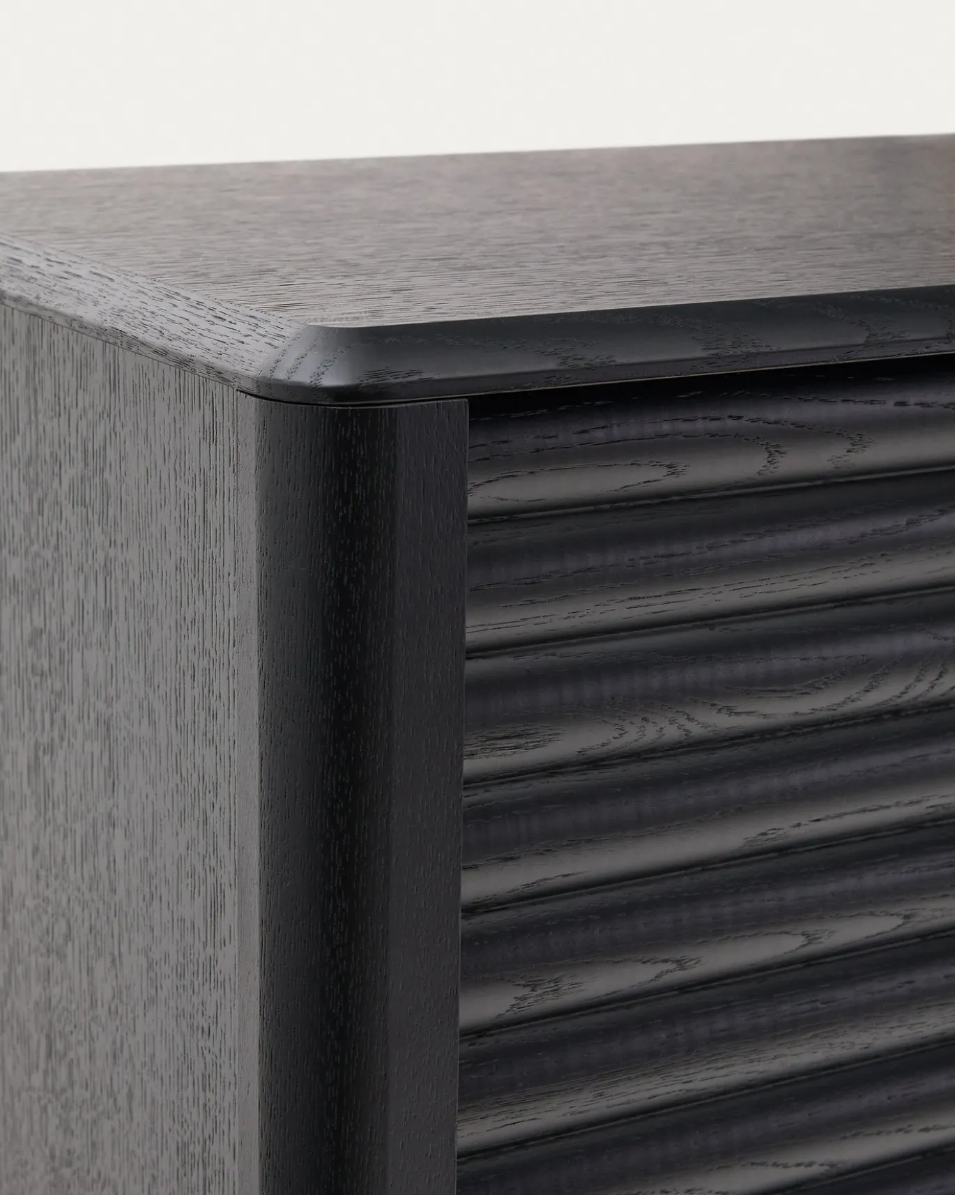 Kave Home Dressoir Lenon Massief Hout Zwart Eikenfineer 105x144cm
