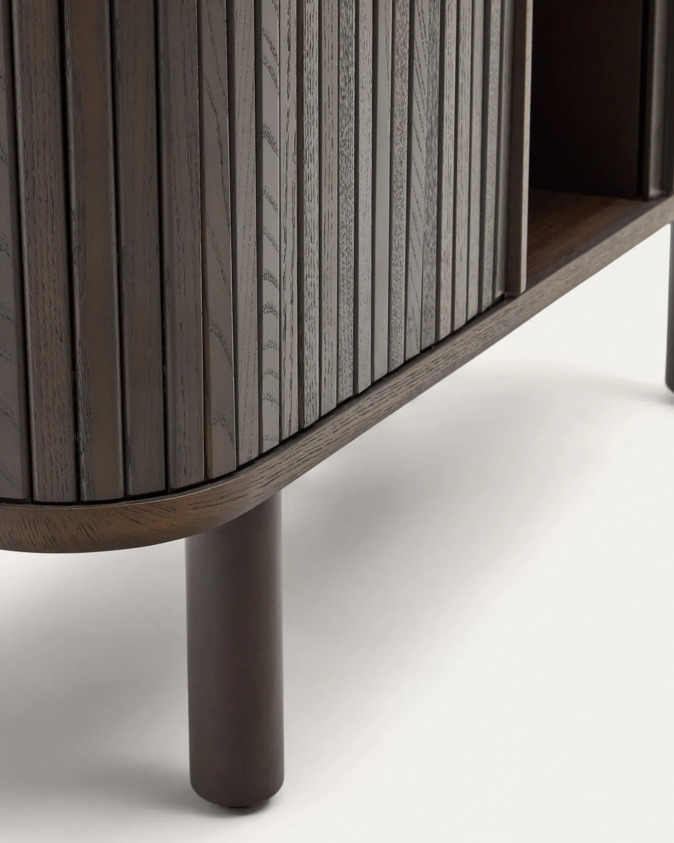Kave Home Dressoir Mailen Hoog Essenfineer Zwart 110x160cm