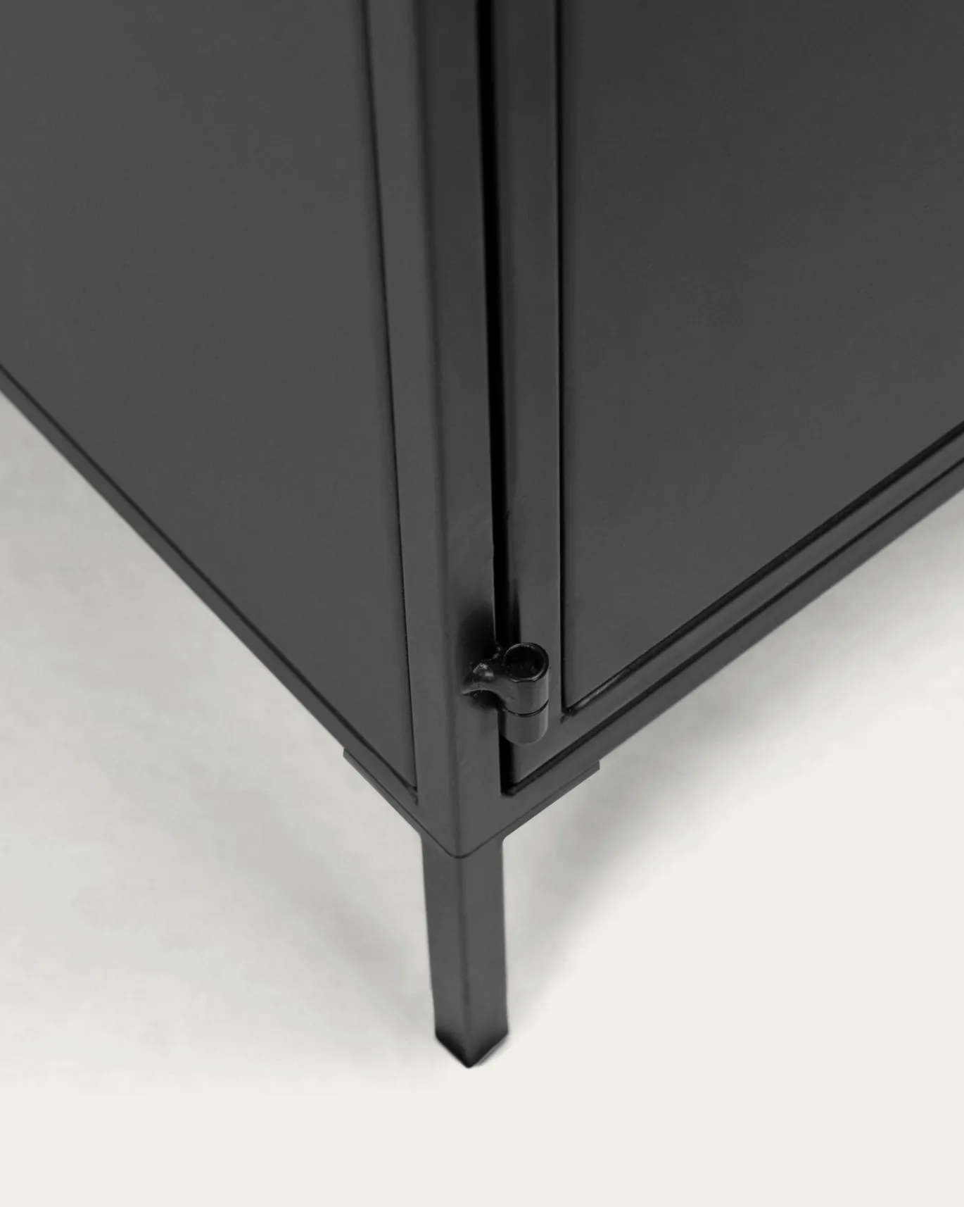 Kave Home Dressoir Shantay Metaal Zwart 3 Deuren 160x72cm