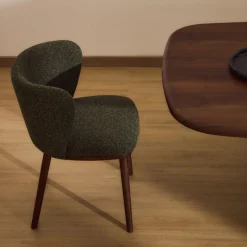 Kave Home Eetkamerstoel Ciselia Chenille Donkergroen/Walnoot