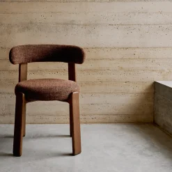 Kave Home Eetkamerstoel Granite Bruin Chenille En Essenhout
