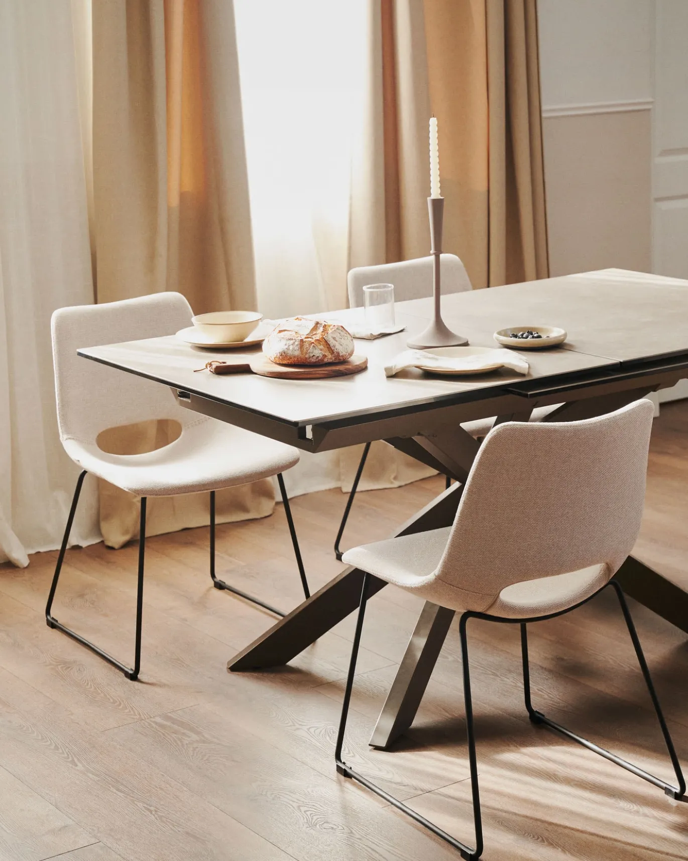 Kave Home Eetkamerstoel Zahara Bruin