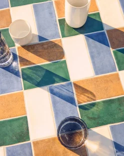 Kave Home Eettafel Tella Rond Staal Tegels Multi Ø90cm