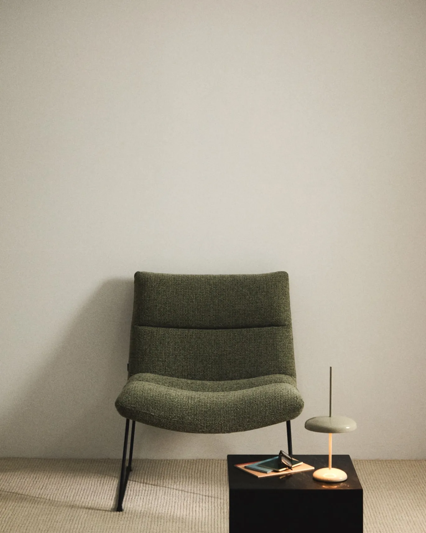Kave Home Fauteuil Asen Chenille Groen met Zwart Staal