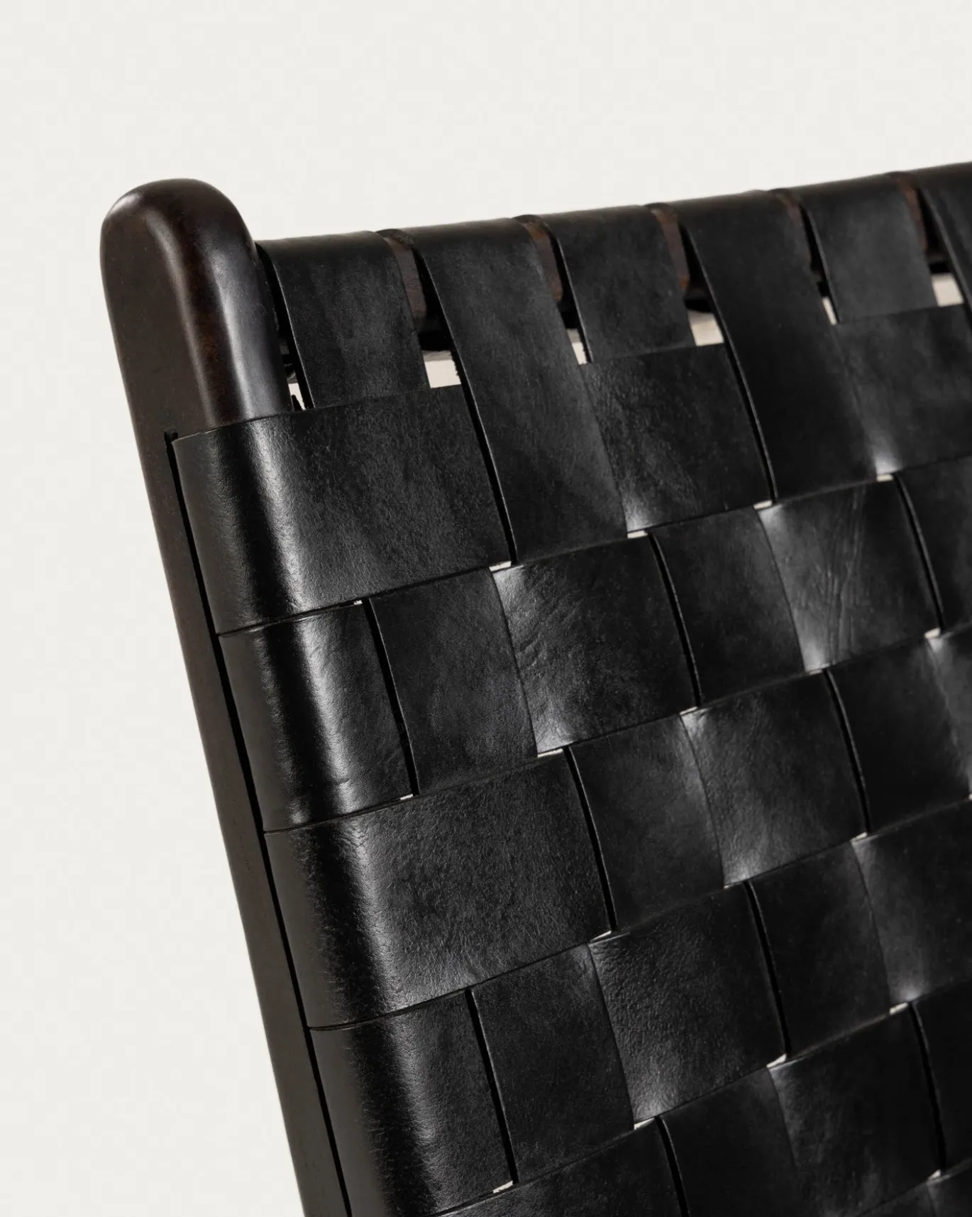 Kave Home Fauteuil Calixta Leer Zwart