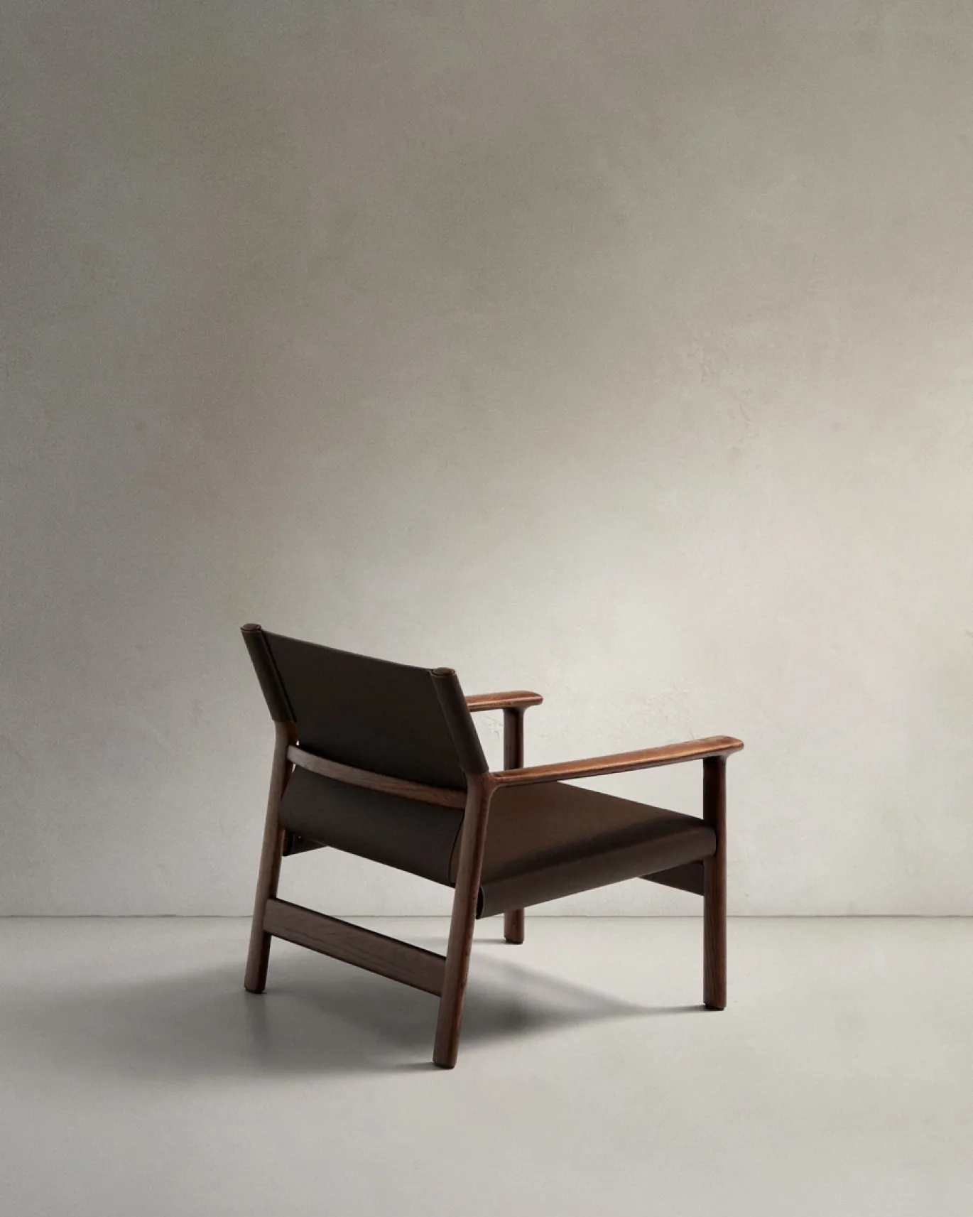 Kave Home Fauteuil Jan Donkerbruin Essenhout Walnoot