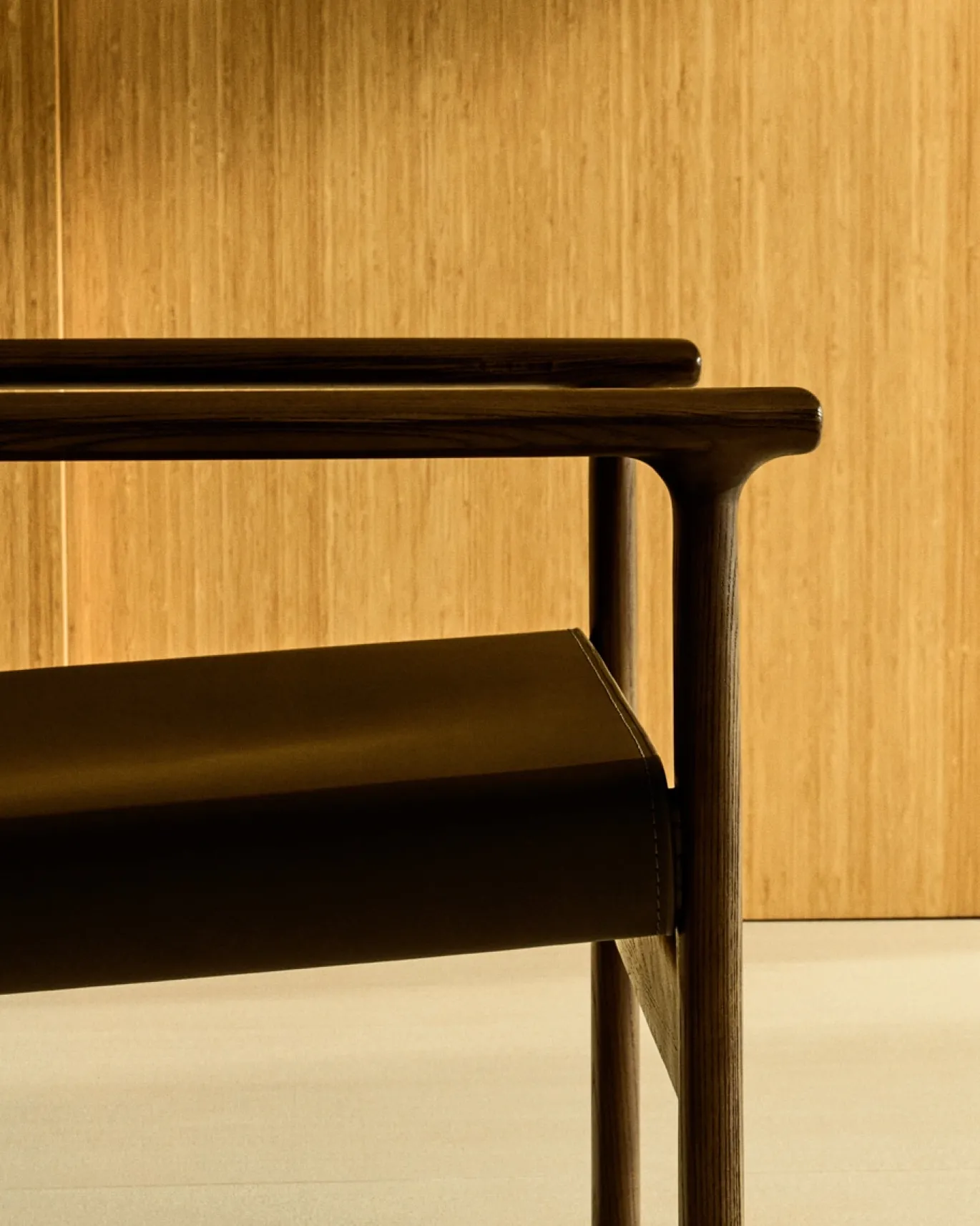 Kave Home Fauteuil Jan Donkerbruin Essenhout Walnoot