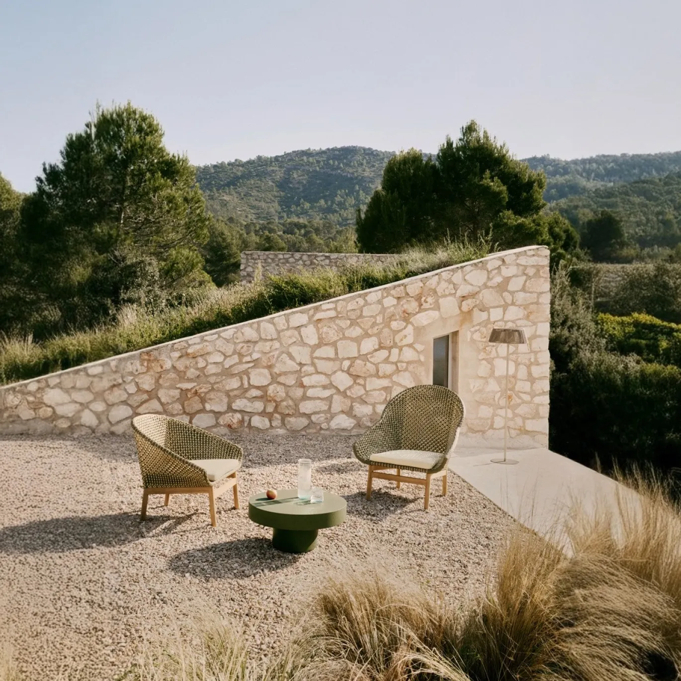 Kave Home Fauteuil Olbia met Hoge Rug Rotan Teakhout