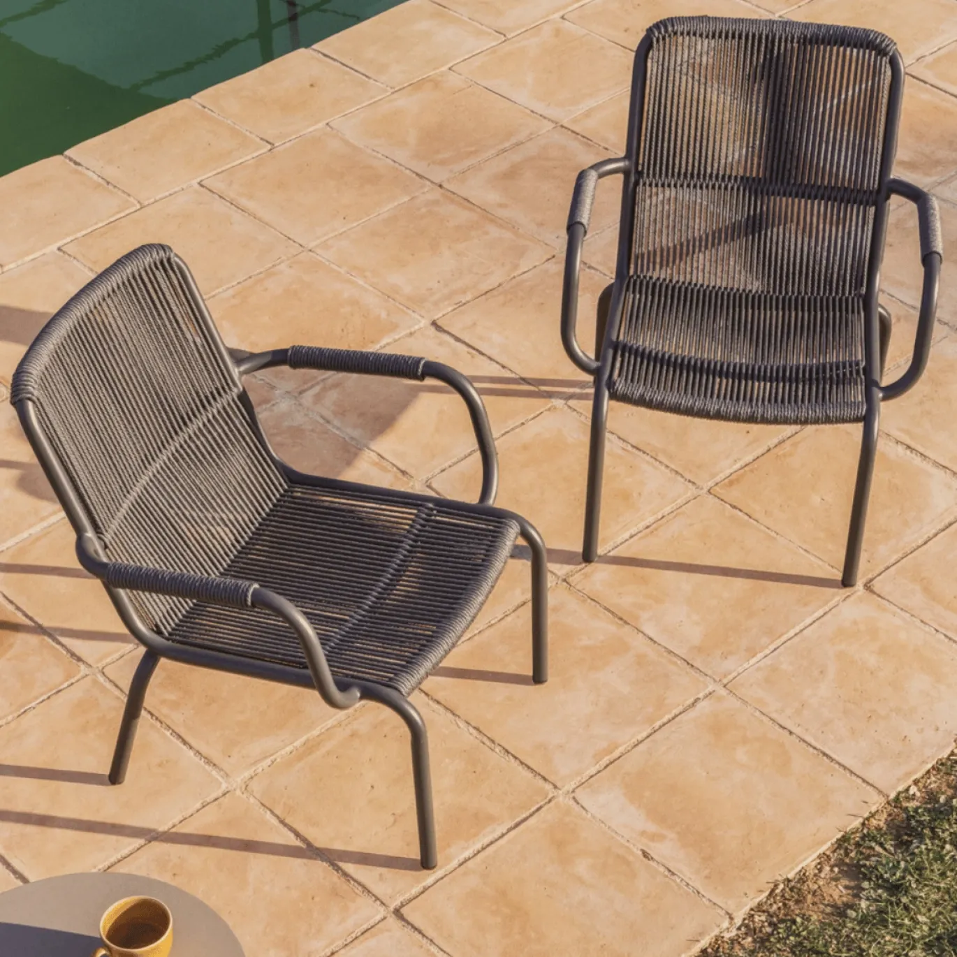 Kave Home Fauteuil Salis Stapelbaar Aluminium Synthetisch Touw Grafiet