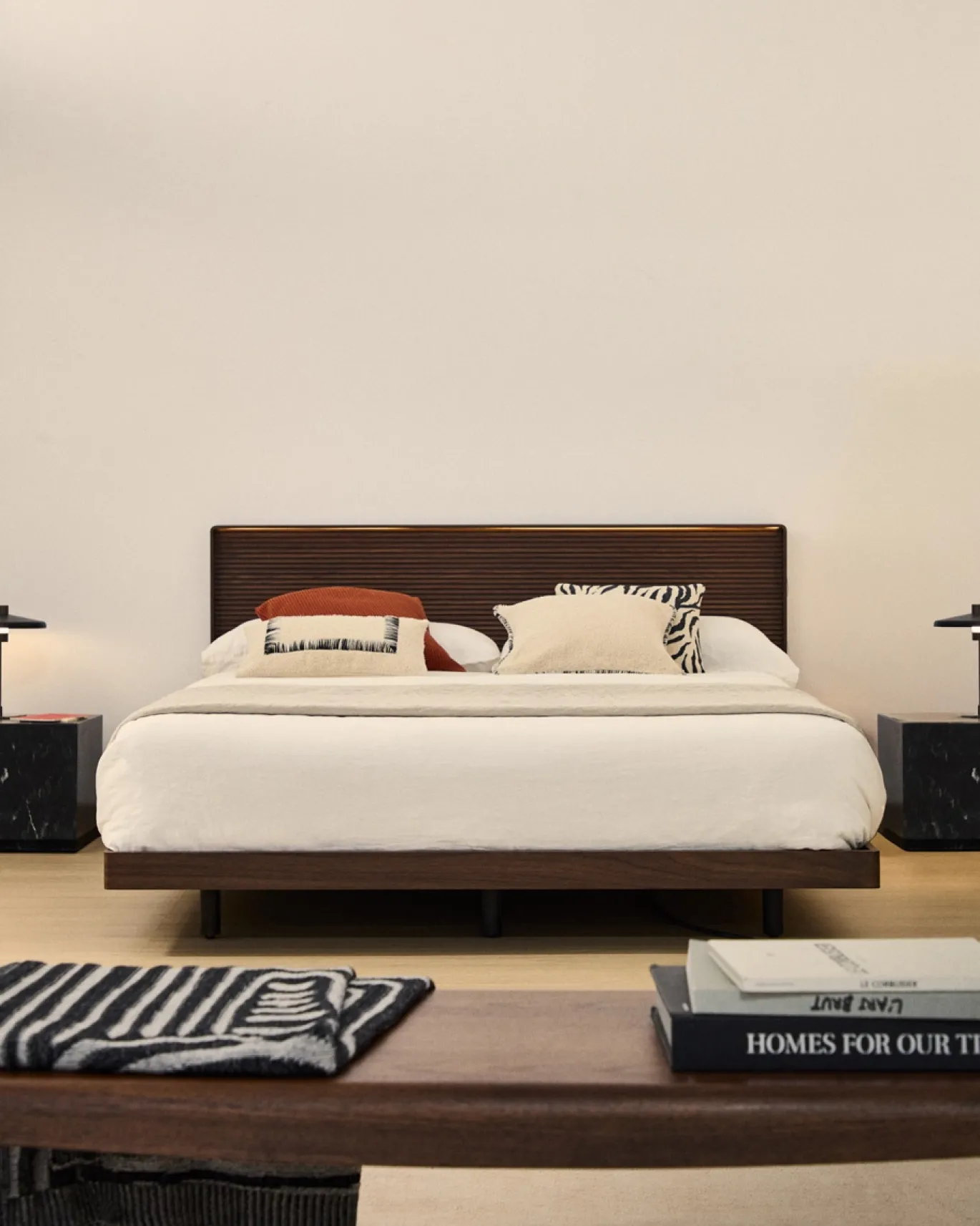 Kave Home Hoofdbord Norlen Walnootfineer Bruin en Led-licht voor Bed 160x200cm