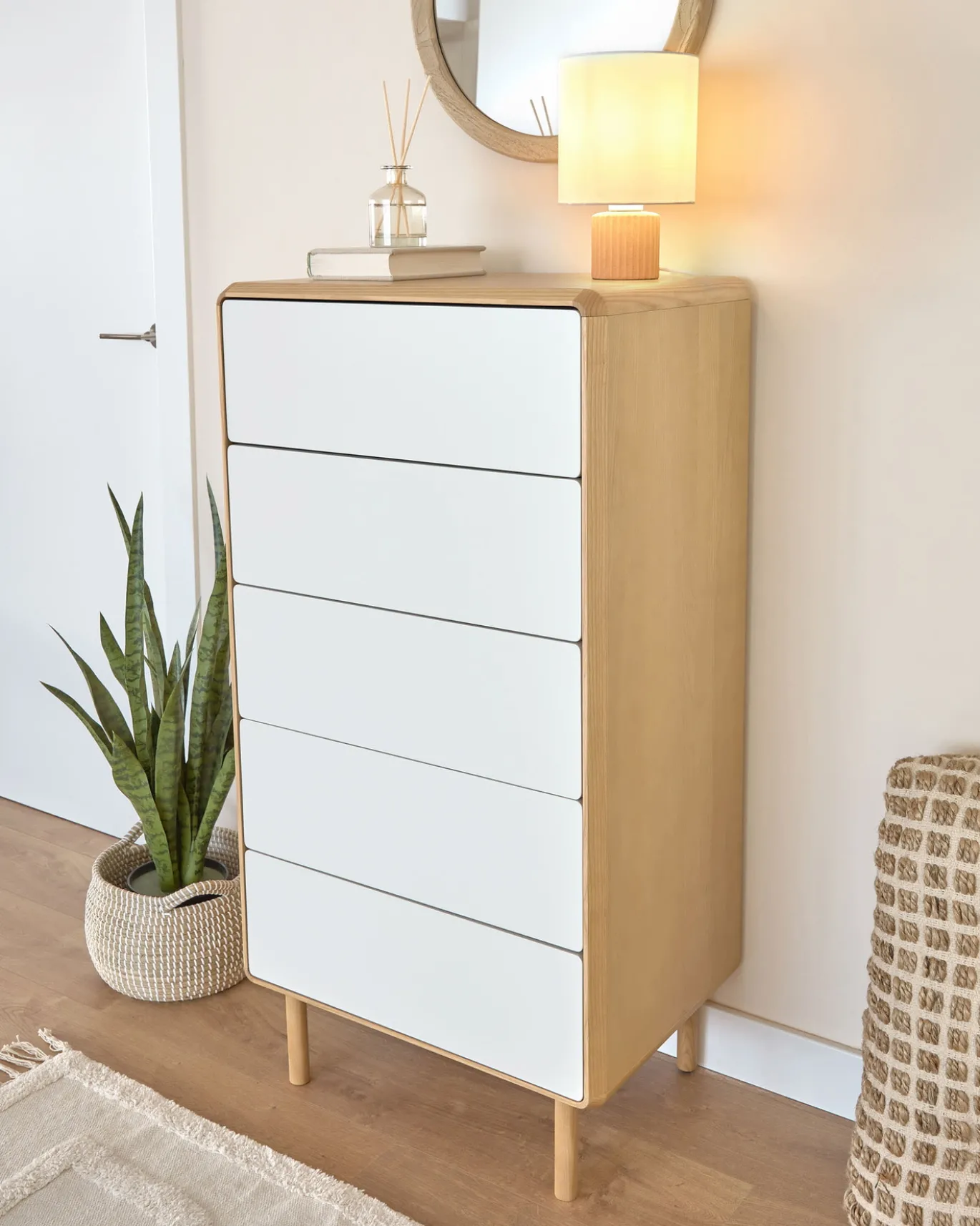 Kave Home Kast Anielle 5 Laden Massief Essenfineer 60x117cm