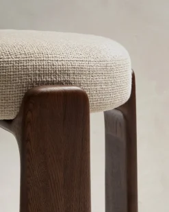 Kave Home Kruk Granite Beige Chenille En Essenhout Walnoot 75cm