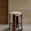 Kave Home Kruk Granite Beige Chenille En Essenhout Walnoot 65cm