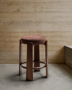 Kave Home Kruk Granite Bruin Chenille En Essenhout Walnoot 75cm