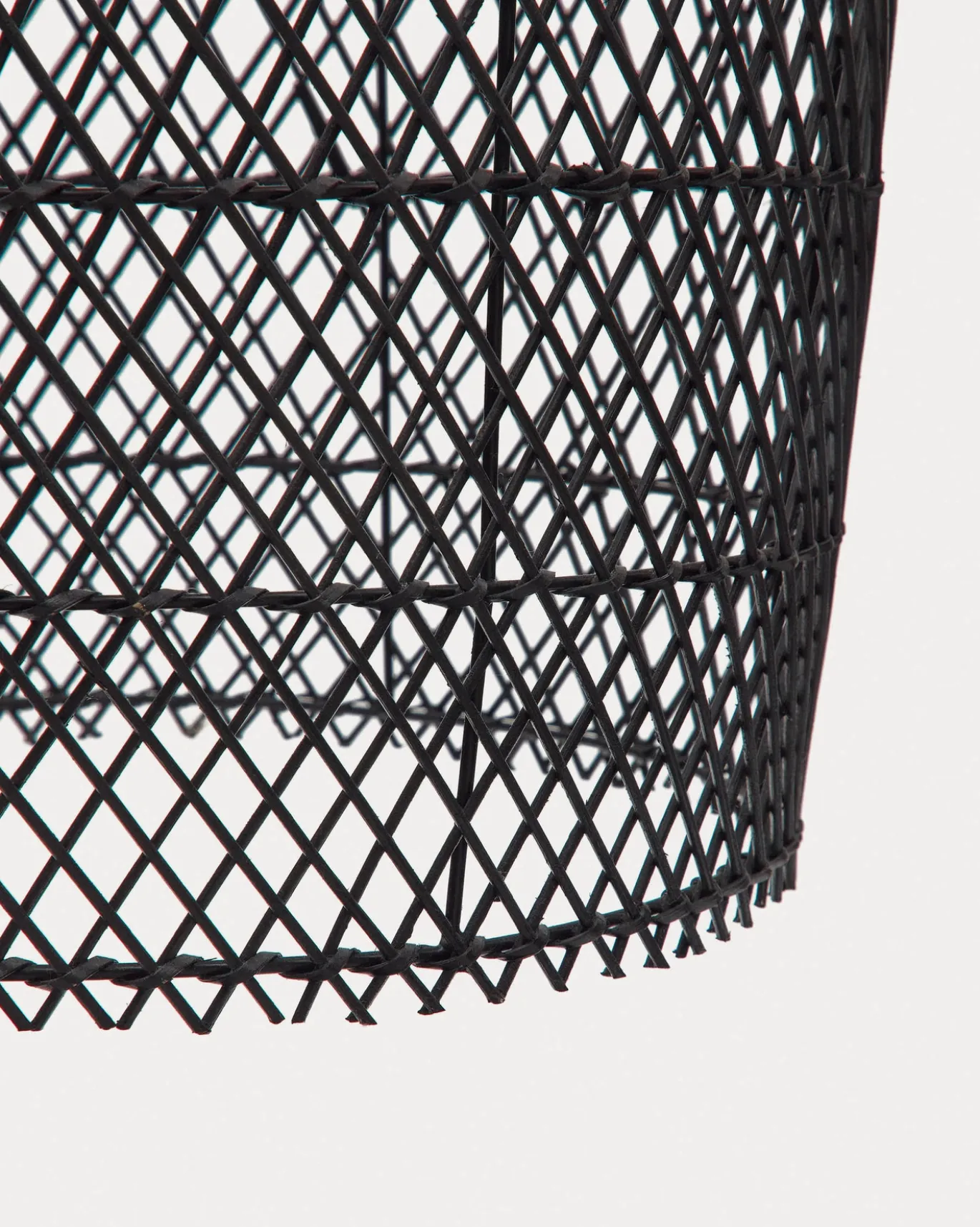Kave Home Lampenkap Domitila Rotan Zwart Geschilderd Ø44cm