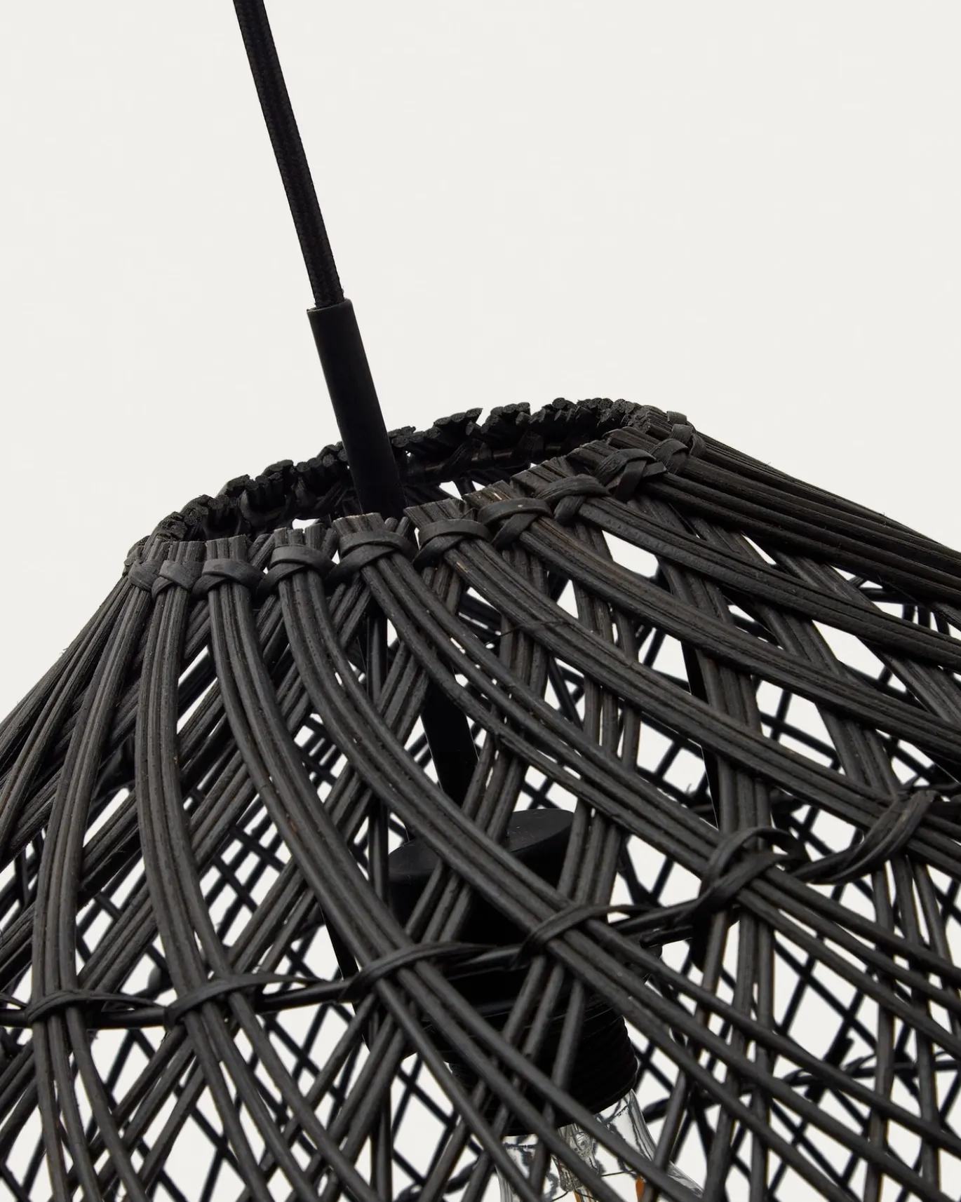 Kave Home Lampenkap Domitila Rotan Zwart Geschilderd Ø44cm