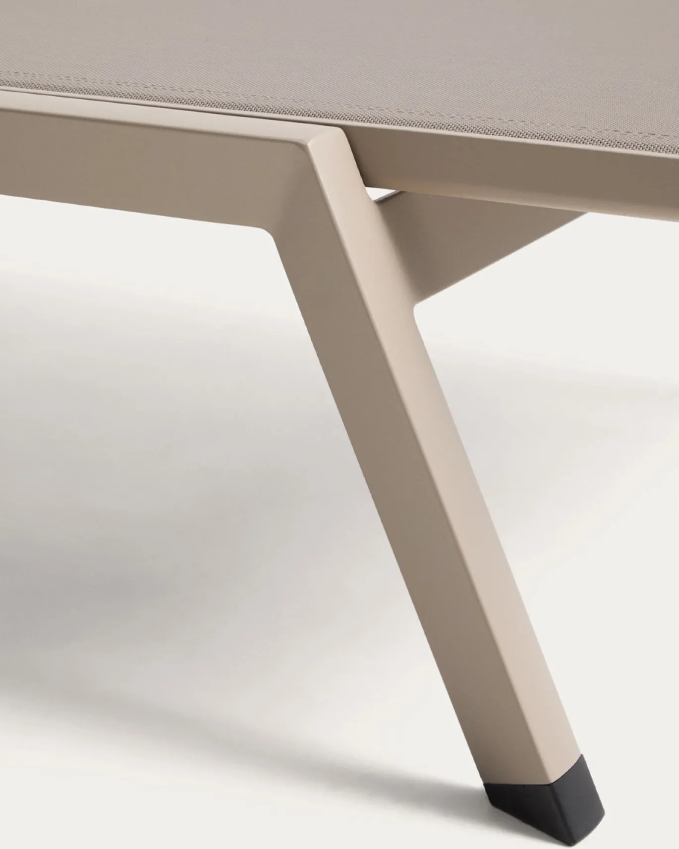 Kave Home Ligbed Capraia Stapelbaar Aluminium Taupe
