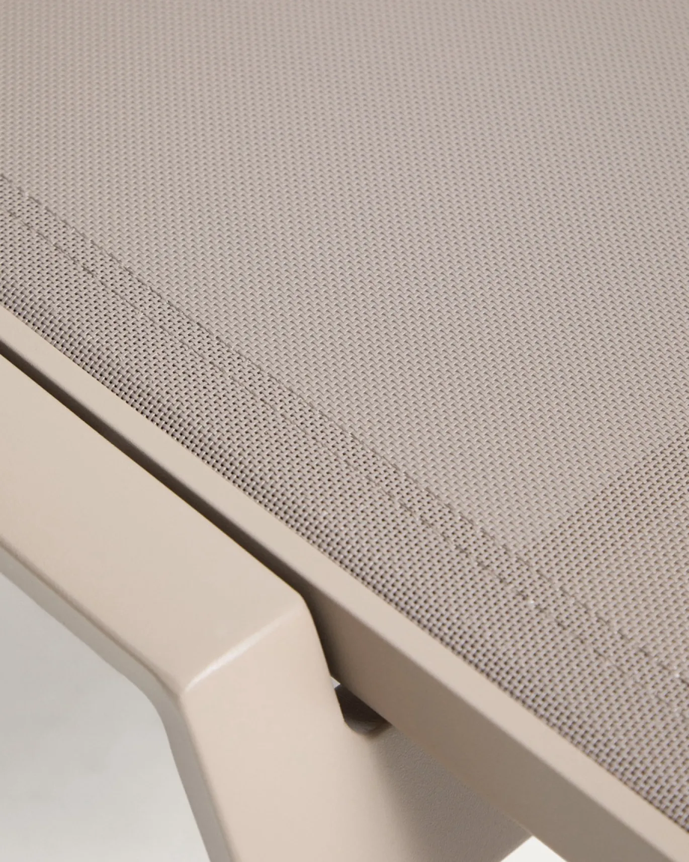 Kave Home Ligbed Capraia Stapelbaar Aluminium Taupe