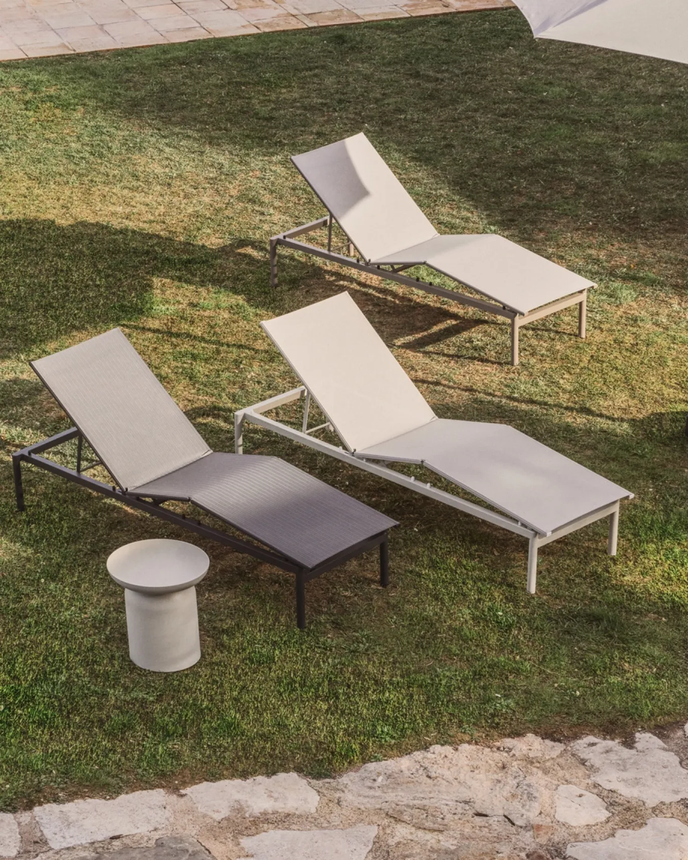 Kave Home Ligbed Lesina Stapelbaar Aluminium Grafiet