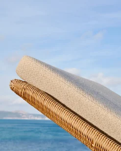 Kave Home Ligstoel Galea Teakhout en Rotan