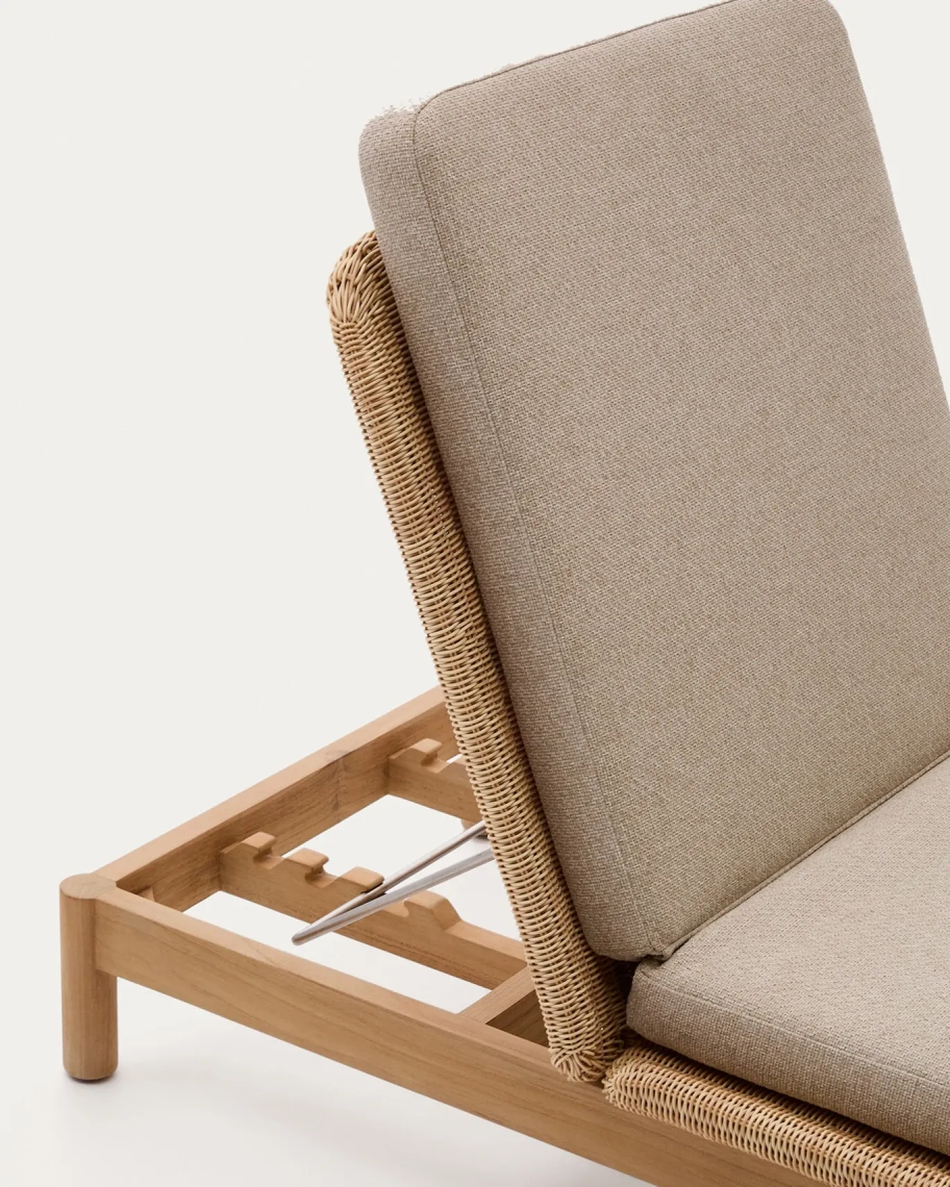 Kave Home Ligstoel Galea Teakhout en Rotan