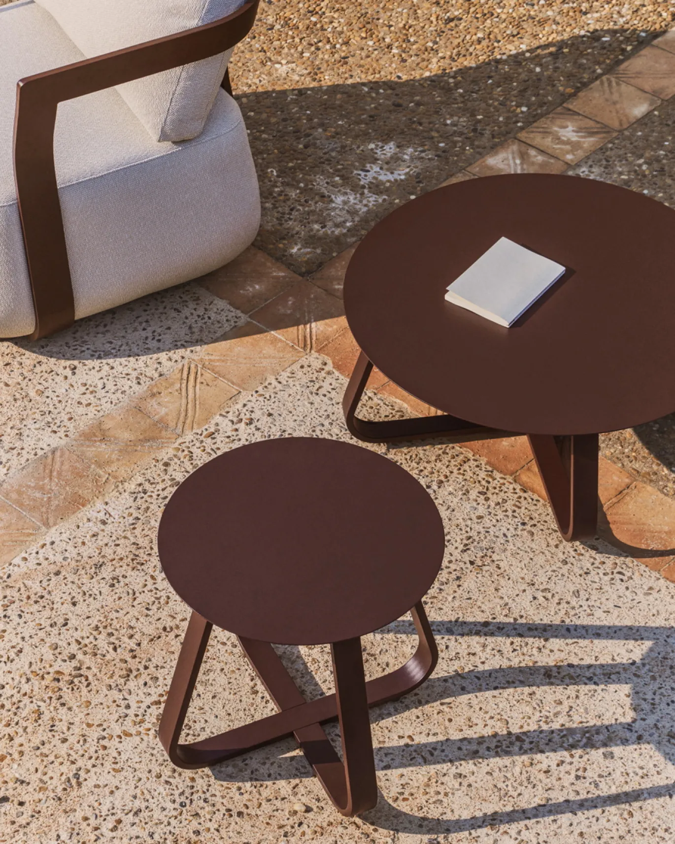 Kave Home Outdoor Bijzettafel Tamaris Aluminium Bruin Ø48cm