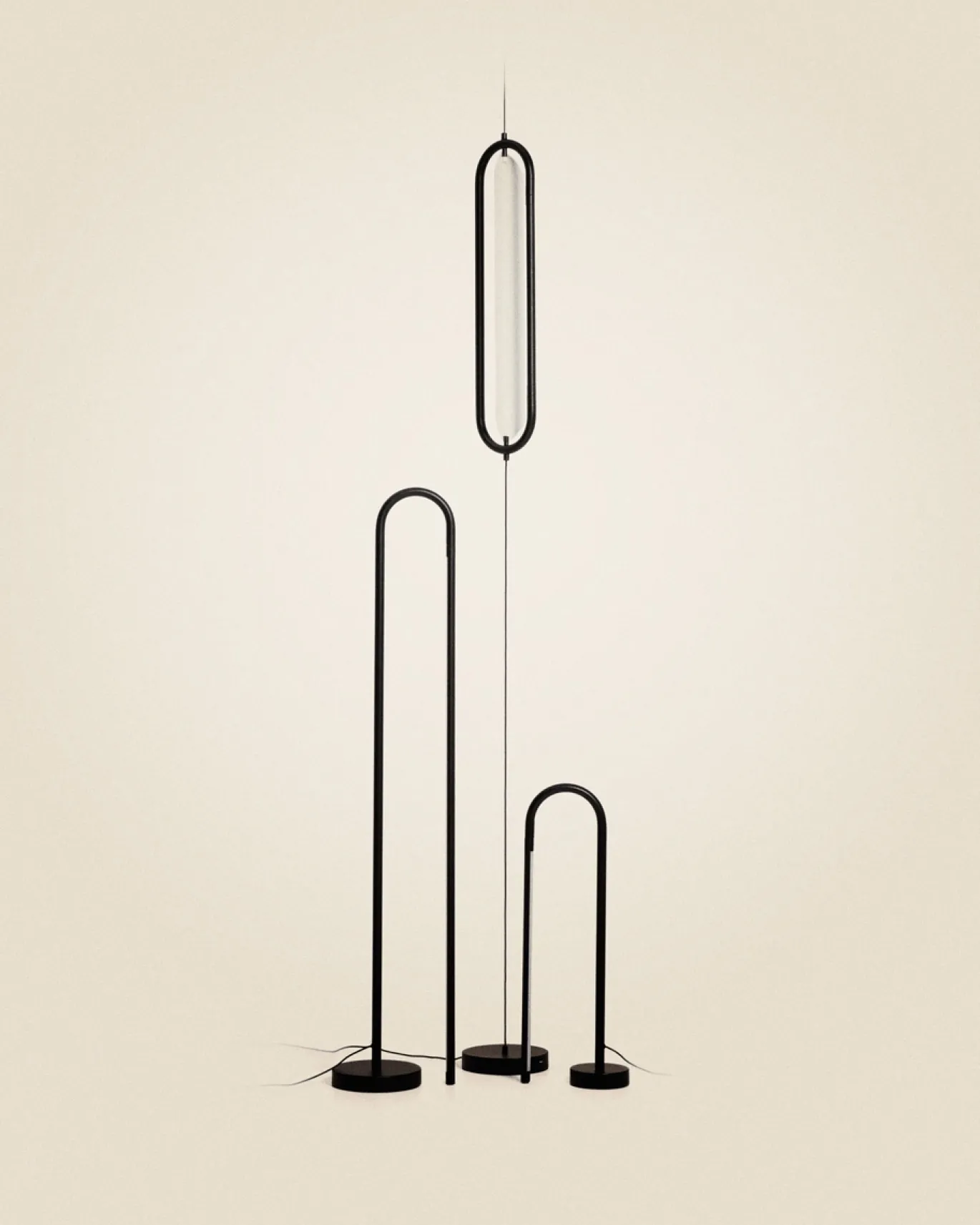 Kave Home Plafondlamp Bow Zwart Aluminium Ø16cm